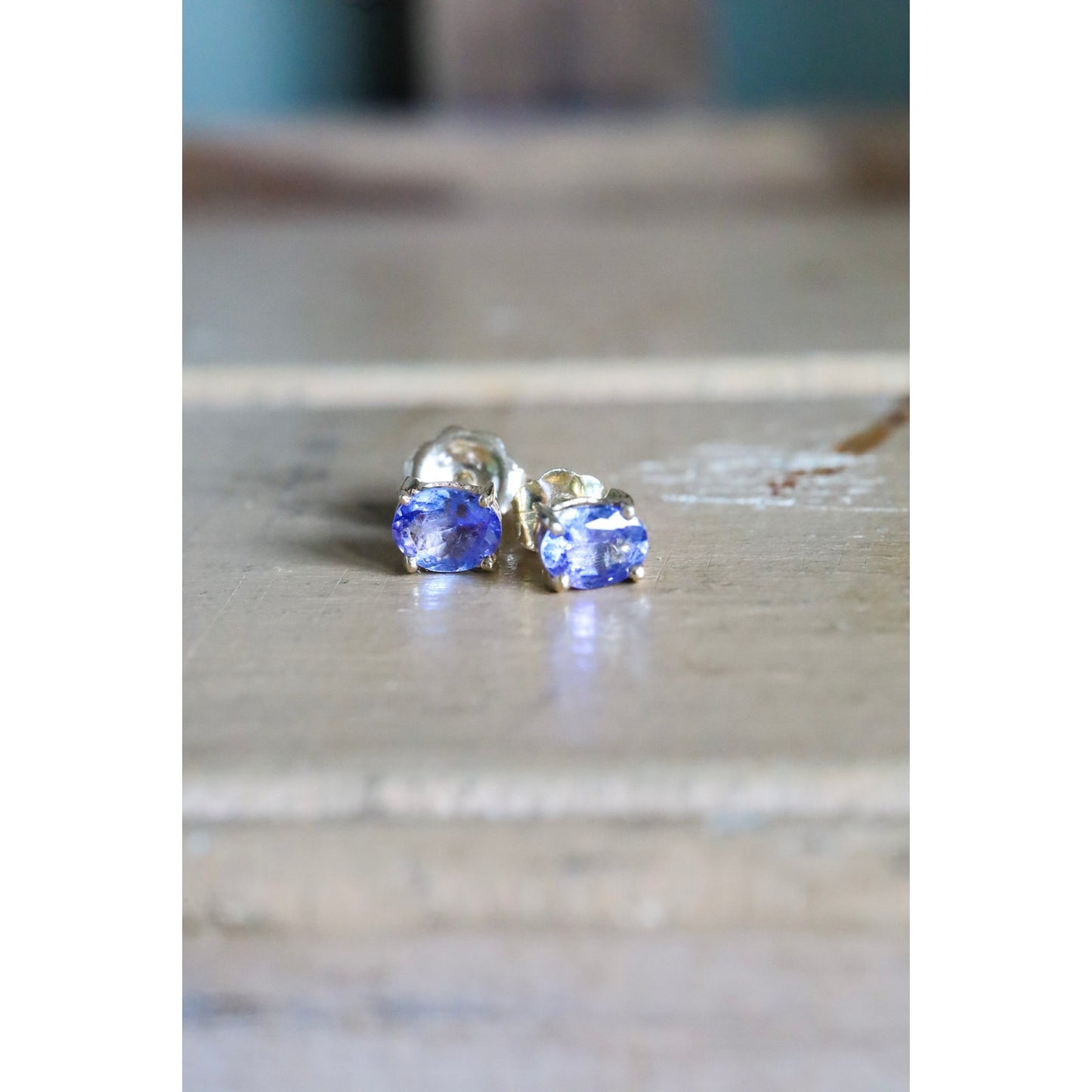 14K Yellow Gold Oval Tanzanite Gemstone Stud Earrings
