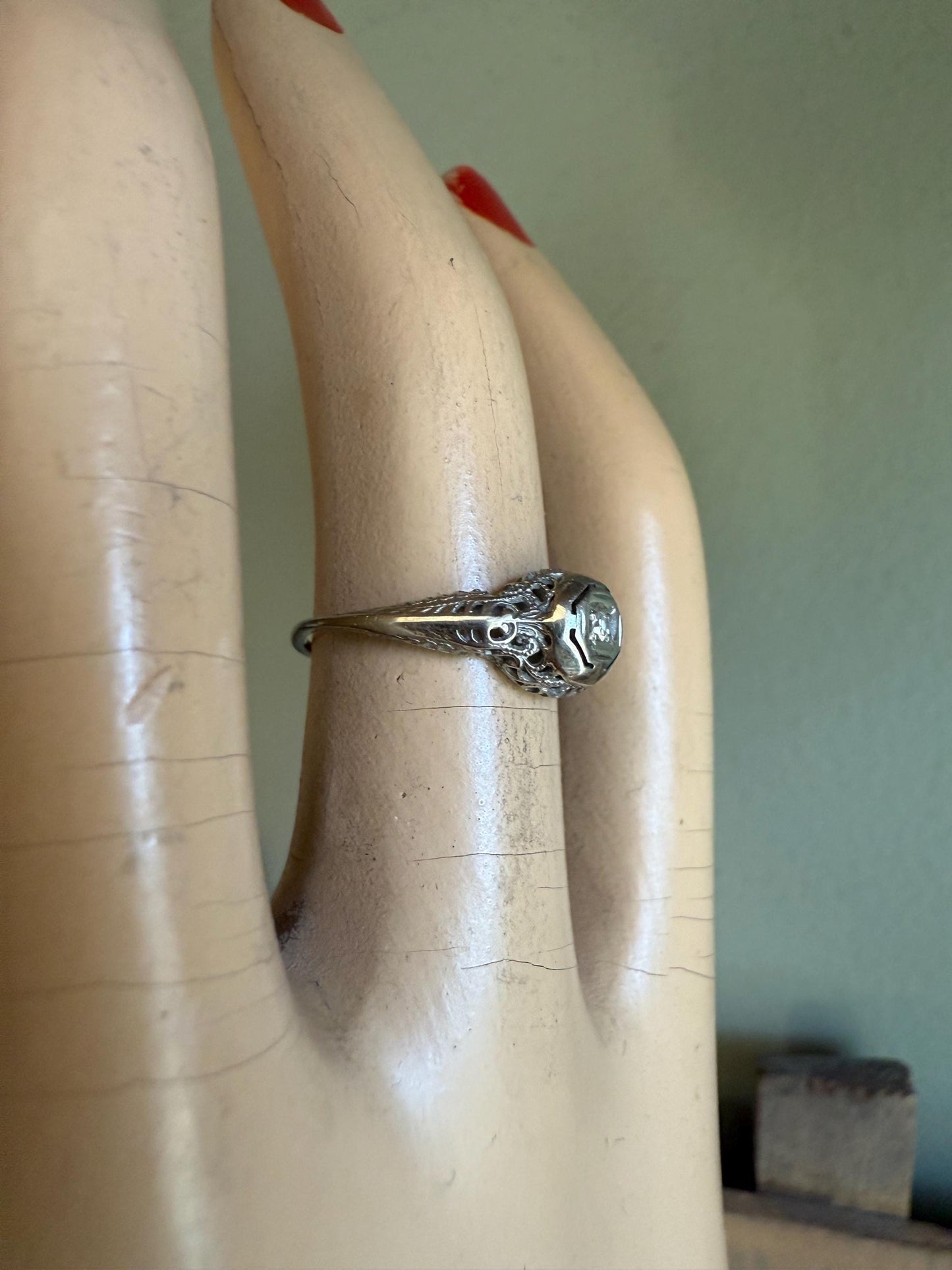 c1930 Vintage Art Deco 14 White Gold Diamond Filigree Ring