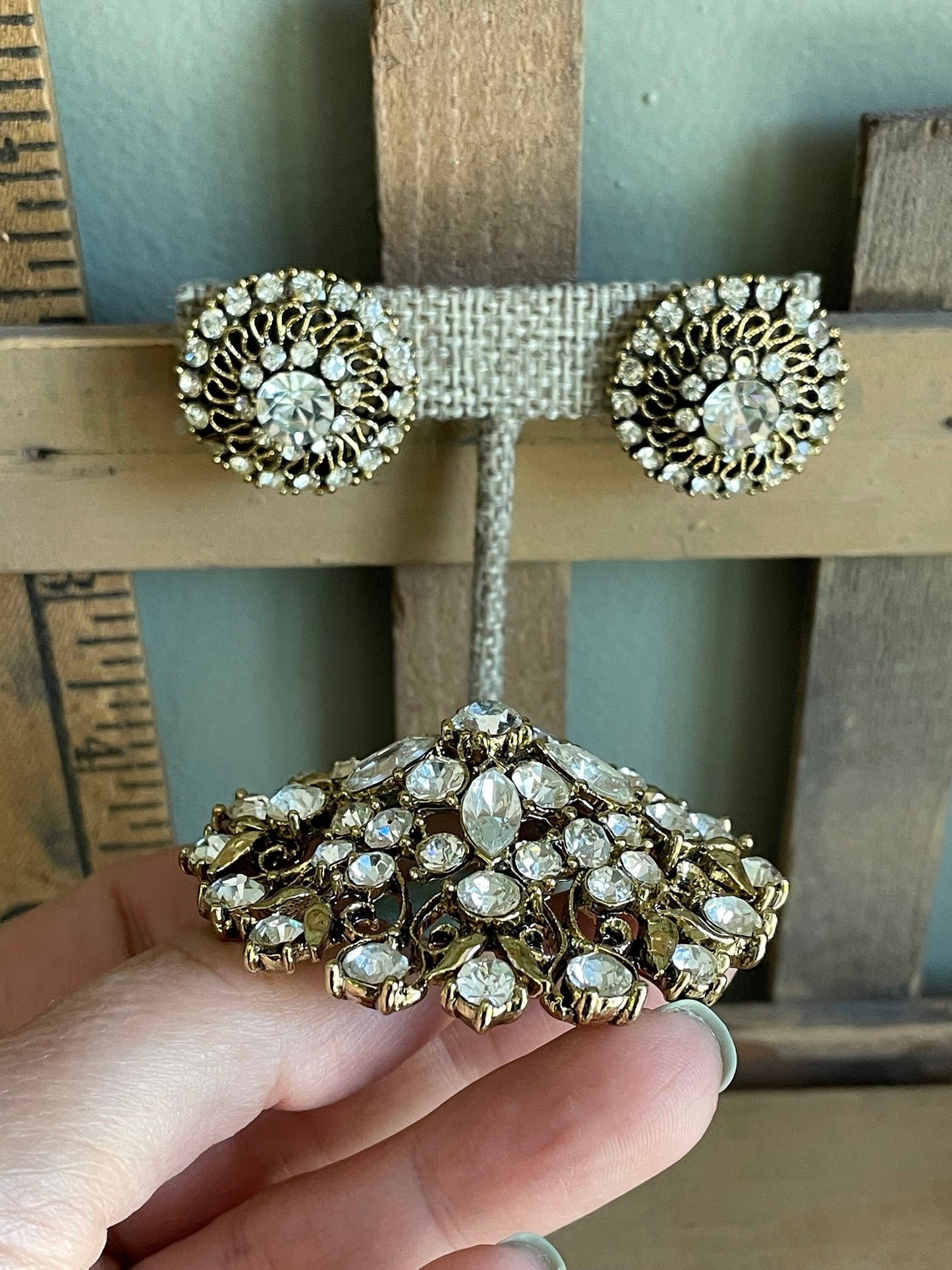 Sparkly 1960-1970 Lisner Domed Round Pinwheel Rhinestone Brooch and Earrings