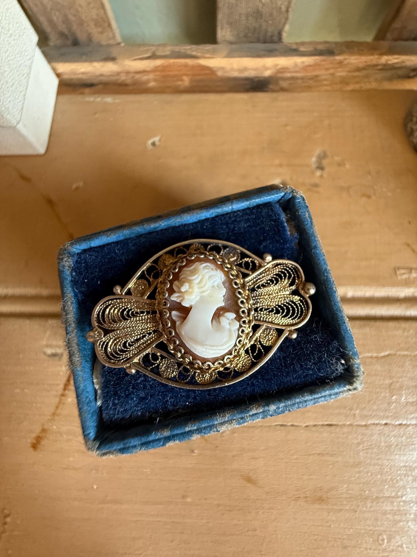 c1915 Hand Worked Filigree Silver Brooch with Hand Carved Cameo