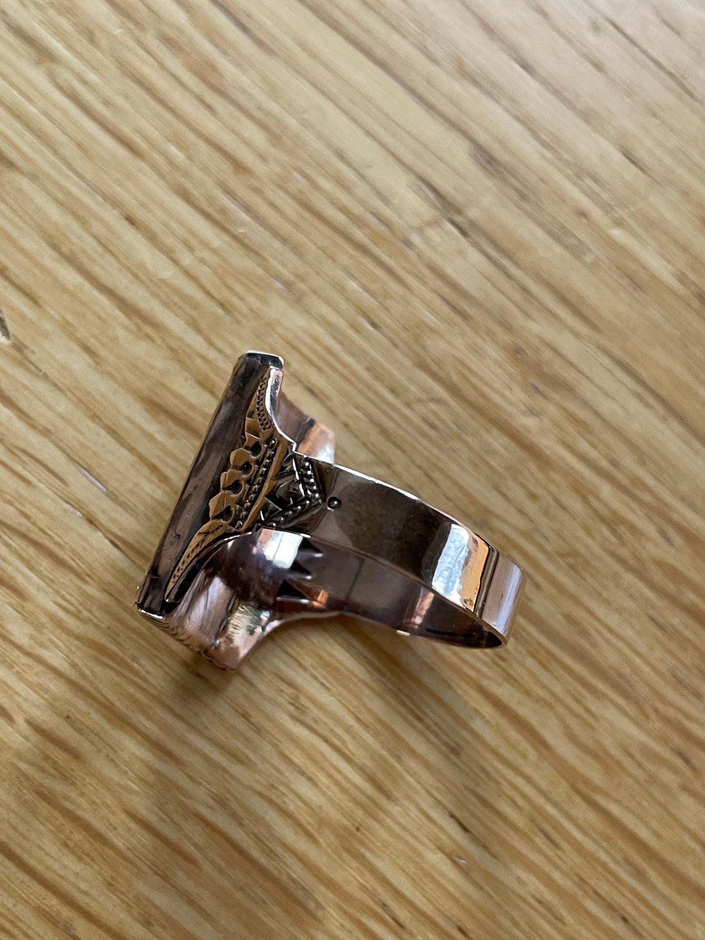 Antique 14k Victorian White Agate Engraved Ring