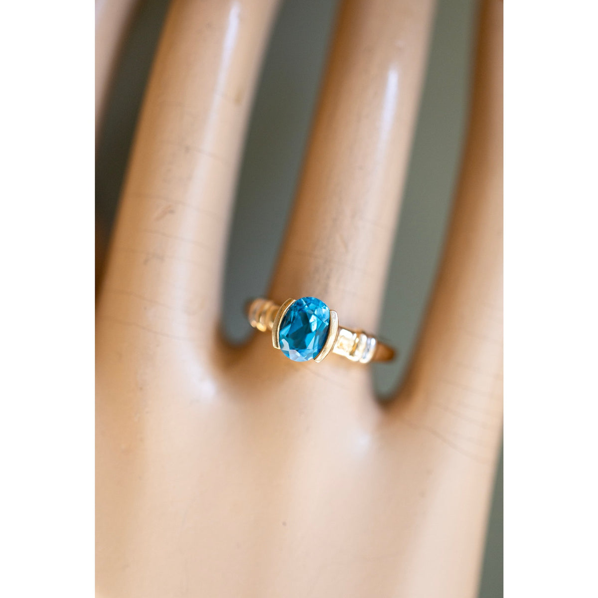 Vintage 10K Yellow Gold Oval Cut Blue Topaz Ring