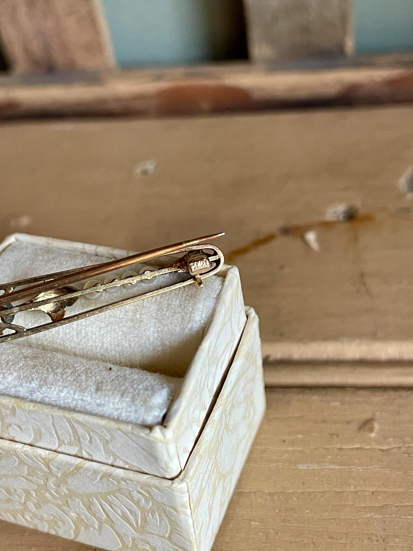 c1915 Edwardian Antique 14K Yellow Gold Oval Aquamarine and Natural Seed Pearl Brooch