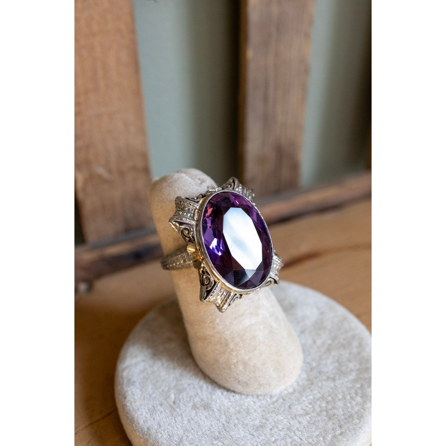 An 18K White and Yellow Gold Fine Amethyst Authentic Art Deco Ring