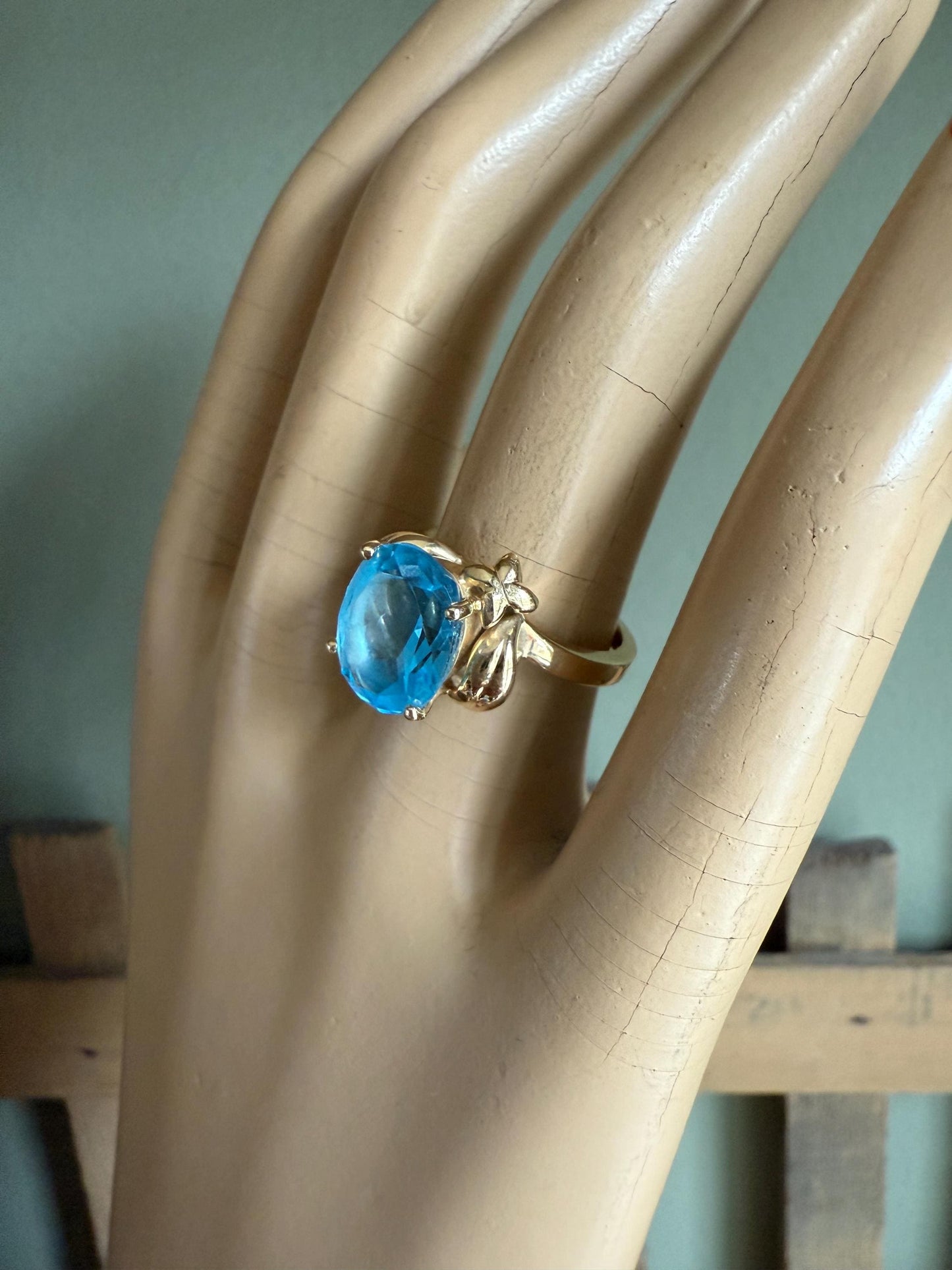 Vintage 14K Yellow Gold Oval Cut Blue Topaz Ring