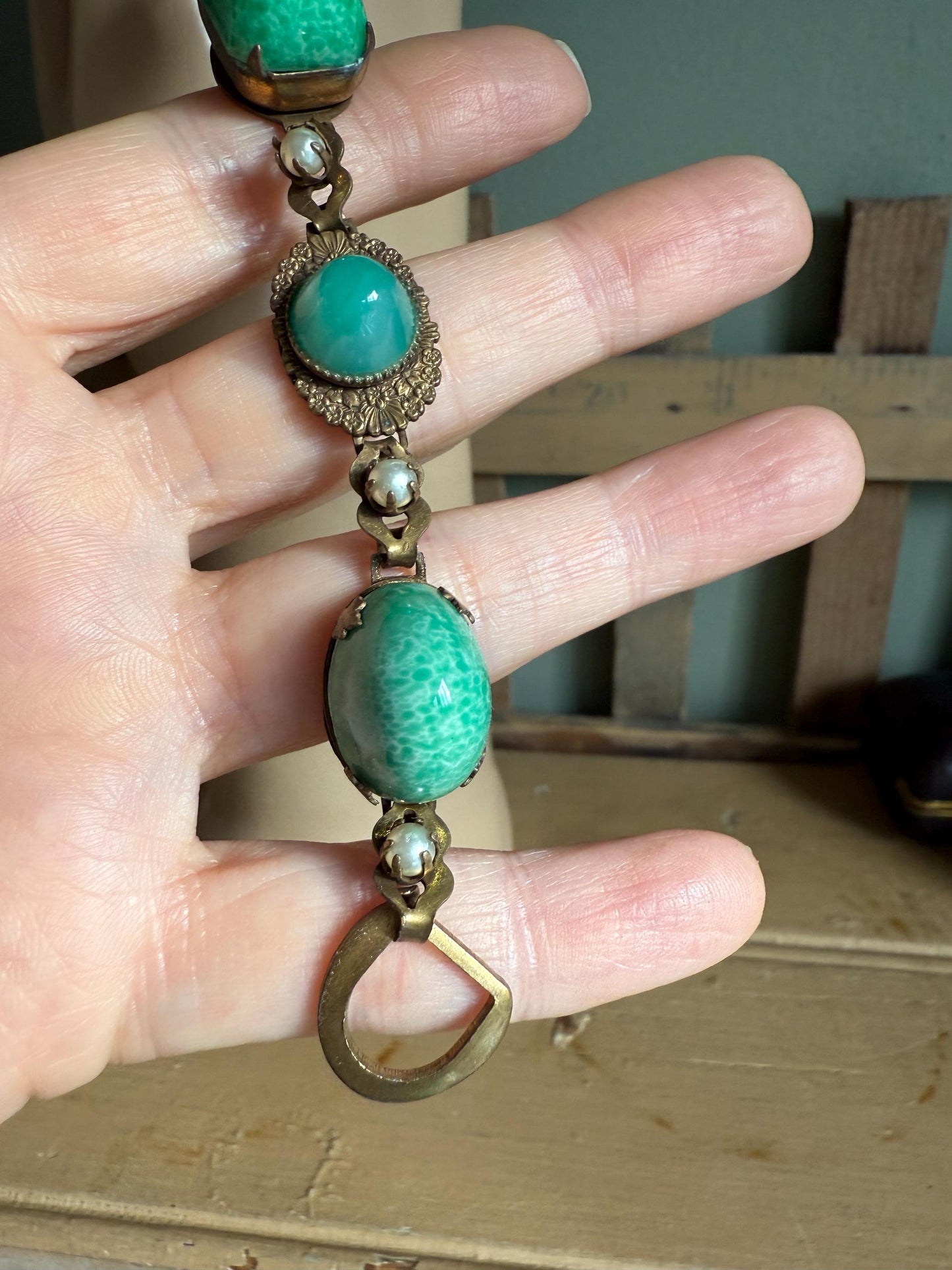 1930-1940 Art Deco Peking Glass Link Bracelet