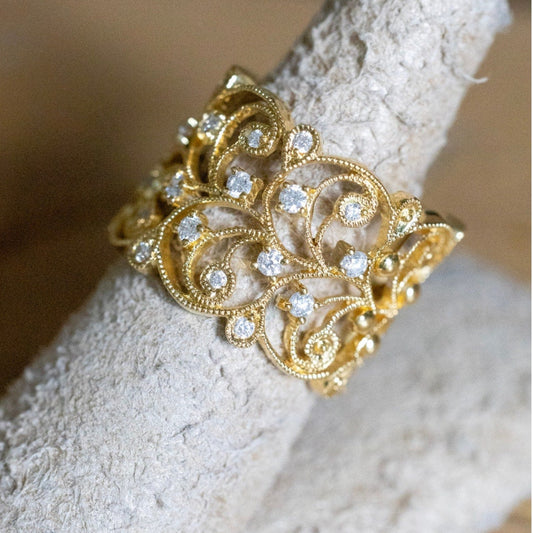 18K Yellow Gold Wide Filigree Natural Diamond Band