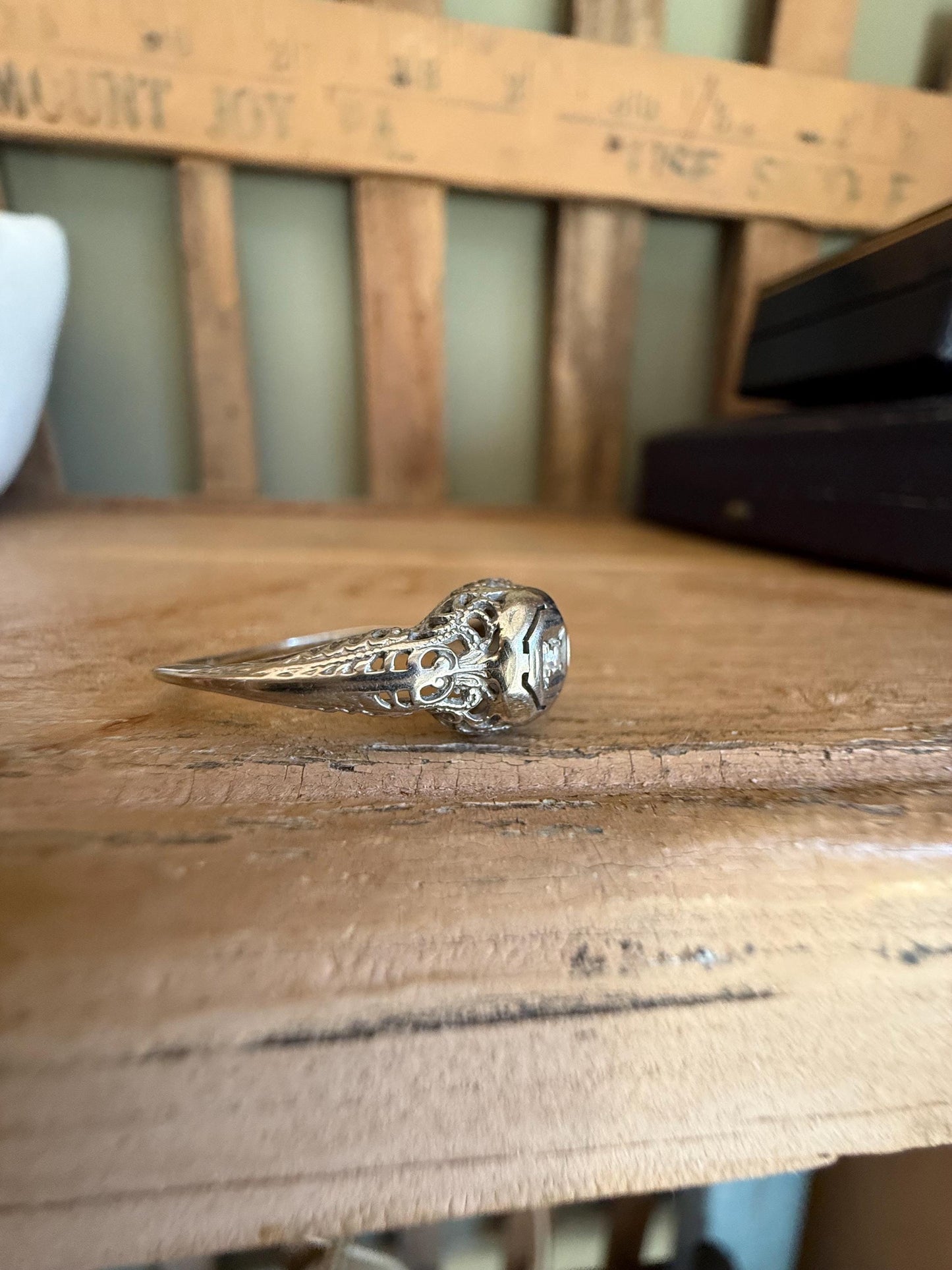 c1930 Vintage Art Deco 14 White Gold Diamond Filigree Ring