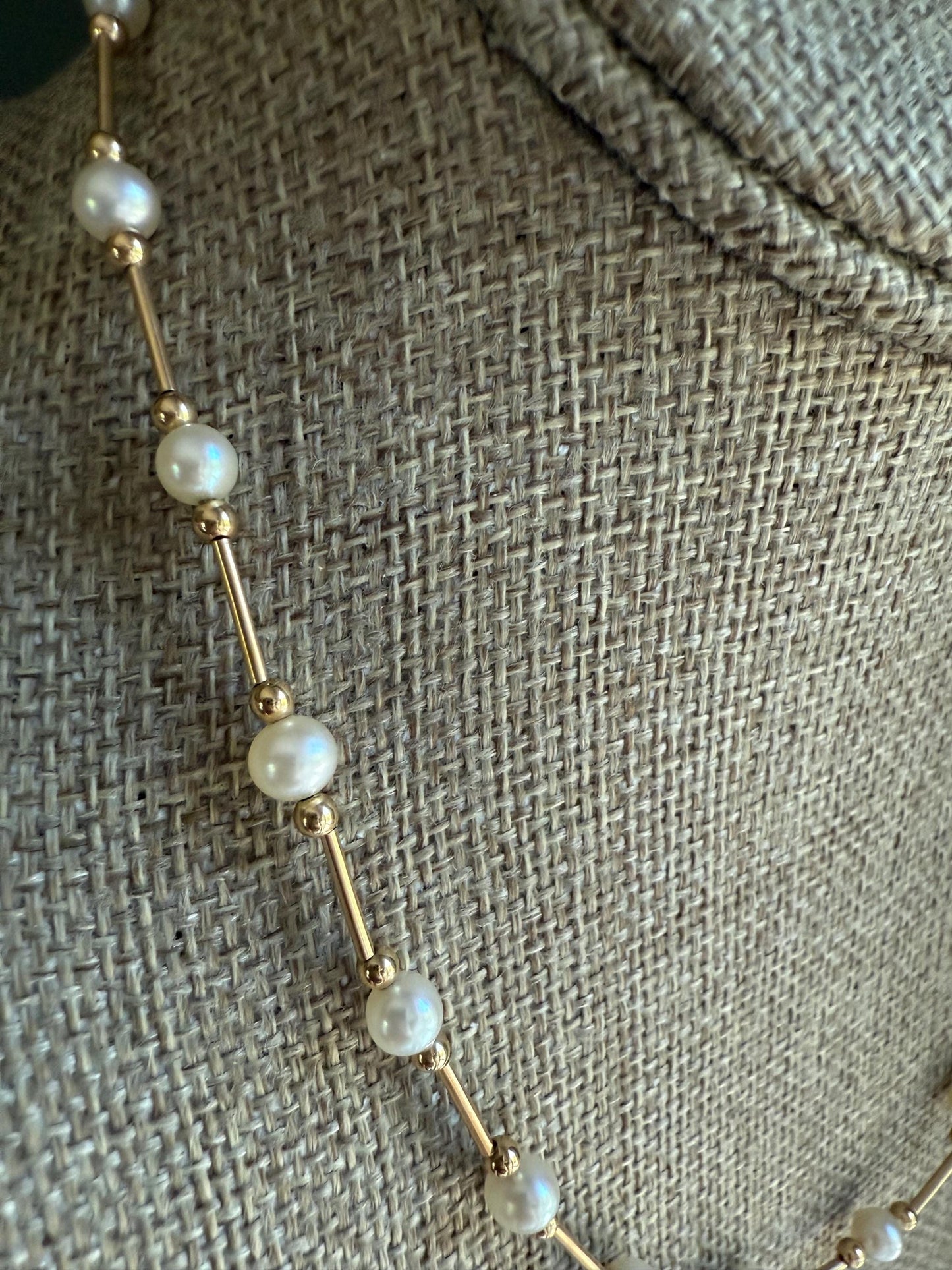 1980-1990 Vintage 14K Yellow Gold Tubular Link and Cultured Pearl Necklace