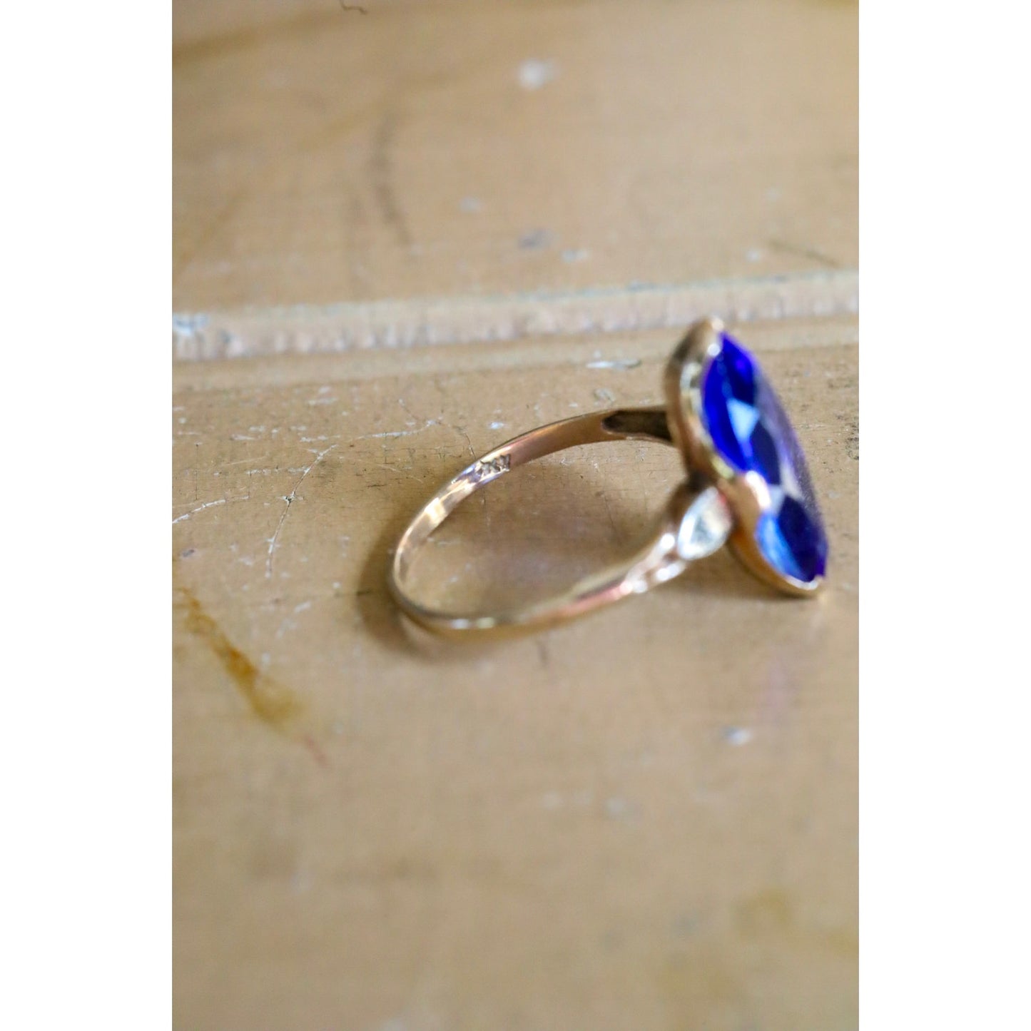 c1940 10K Yellow Gold Imitation Sapphire and Diamond Ring