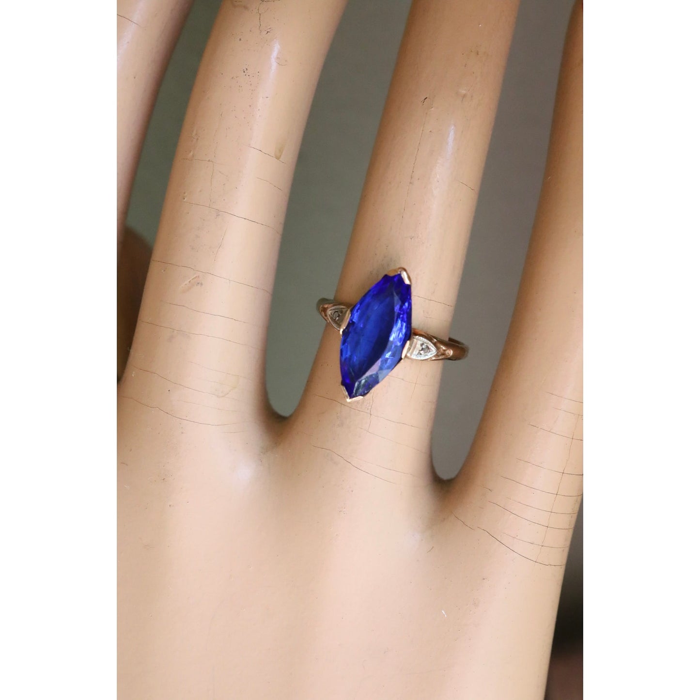 c1940 10K Yellow Gold Imitation Sapphire and Diamond Ring