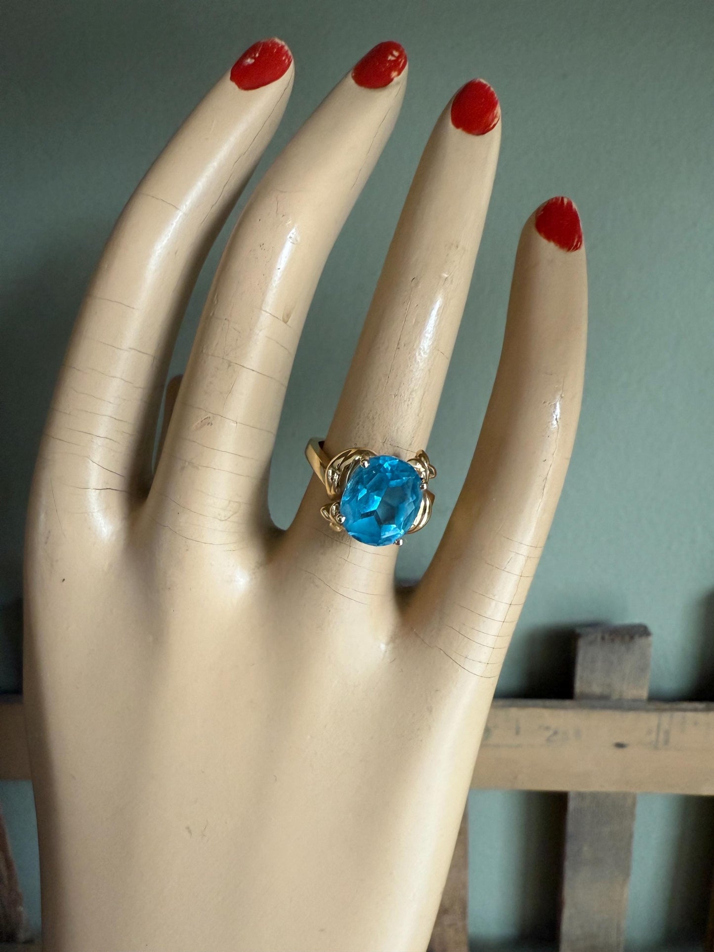Vintage 14K Yellow Gold Oval Cut Blue Topaz Ring