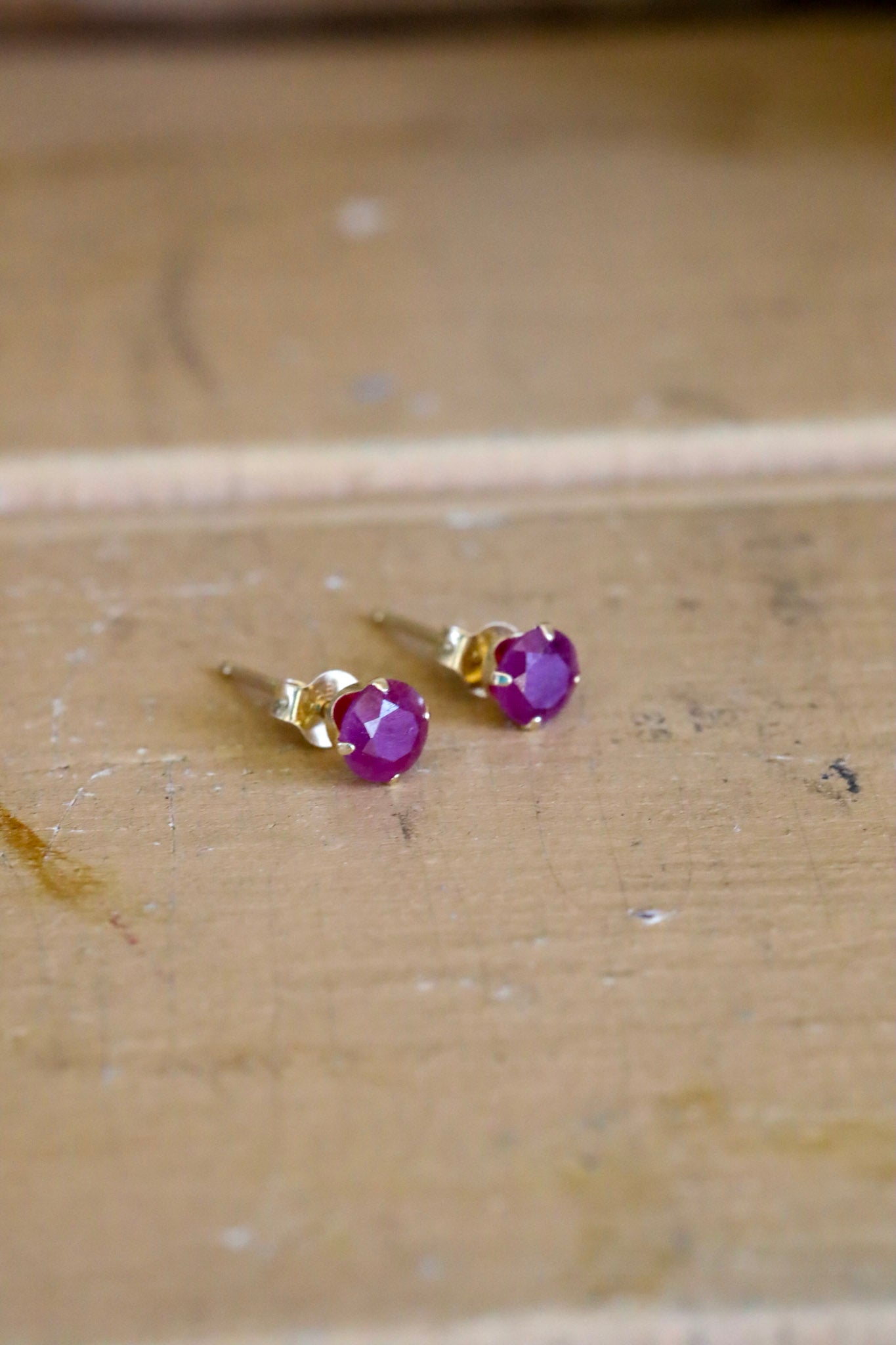 Vintage 14K Yellow Gold Round Cut Ruby Stud Earrings