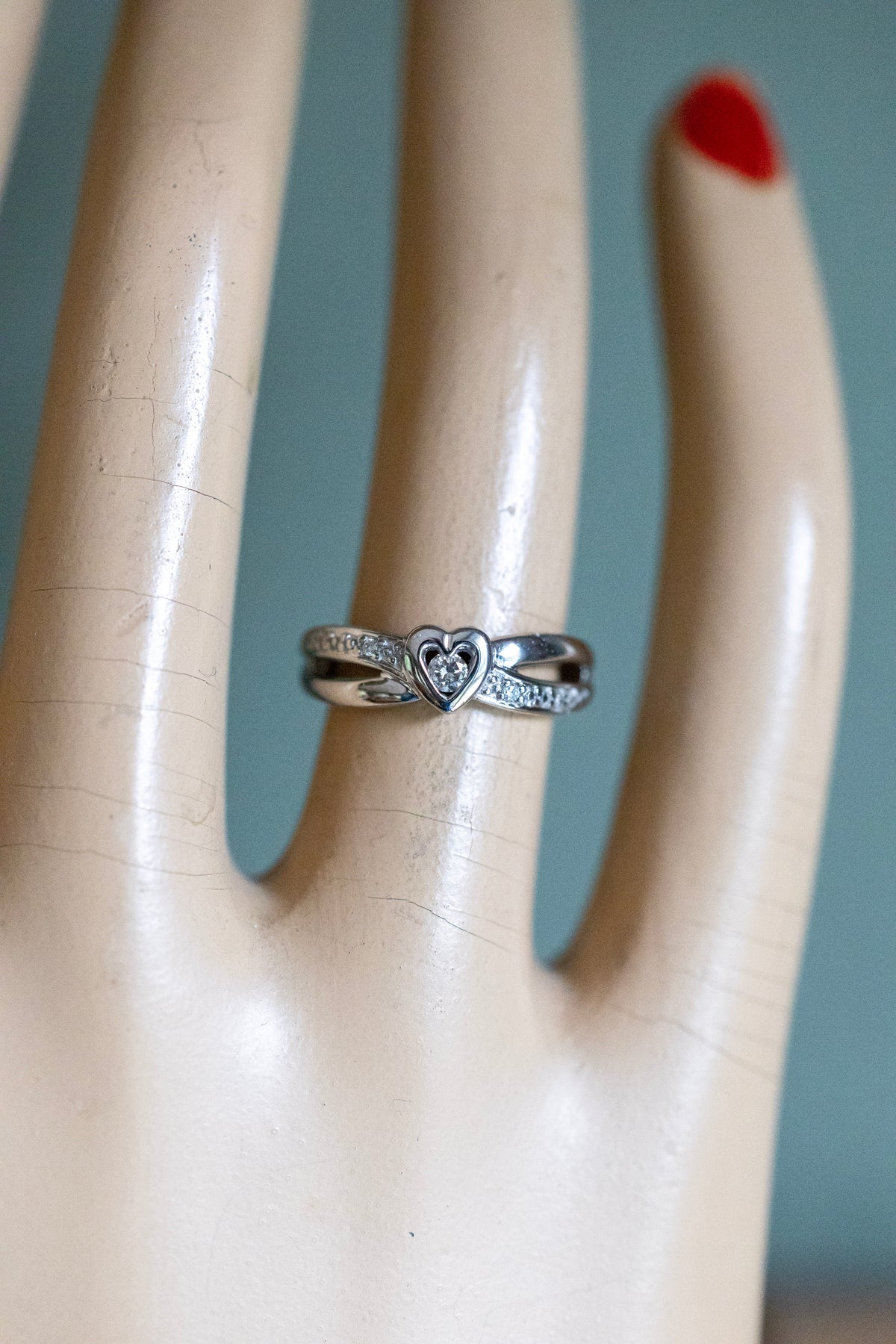 Sweet Vintage 10K White Gold Diamond Set Heart Ring