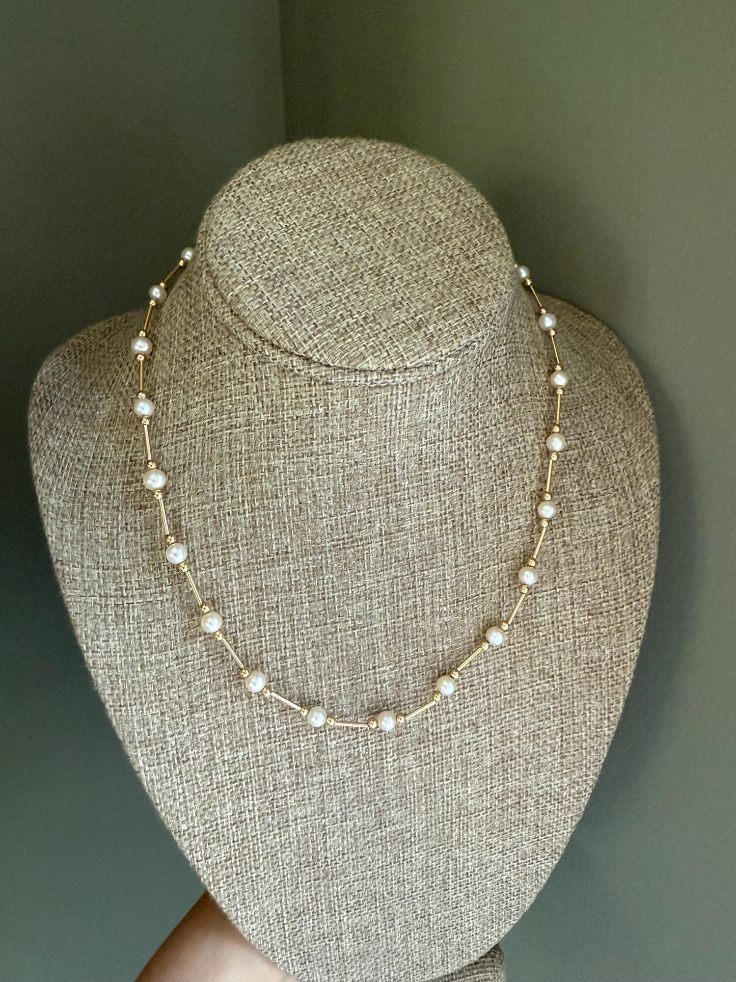 1980-1990 Vintage 14K Yellow Gold Tubular Link and Cultured Pearl Necklace