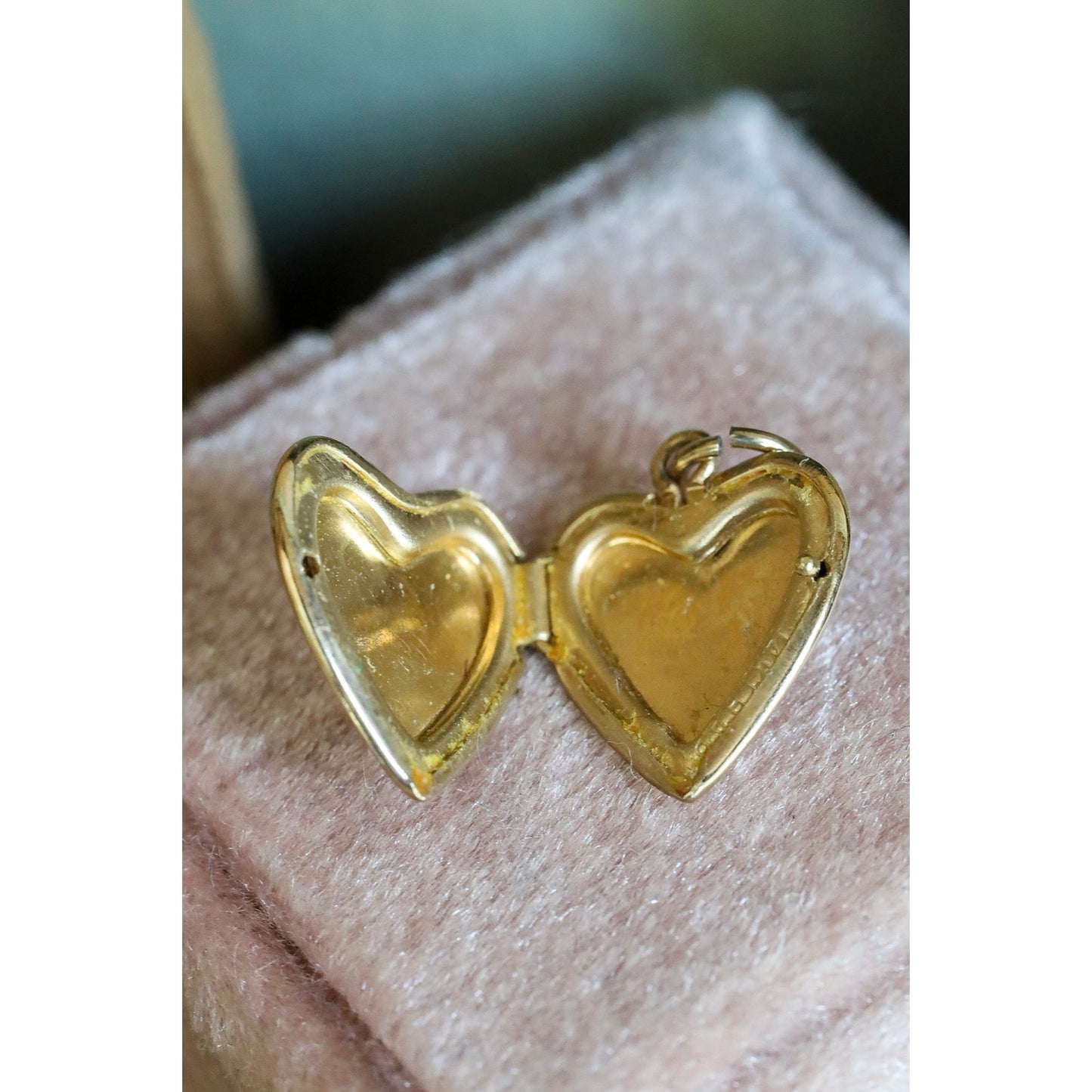 Vintage 14K Yellow Gold Engraved Heart Mini Locket
