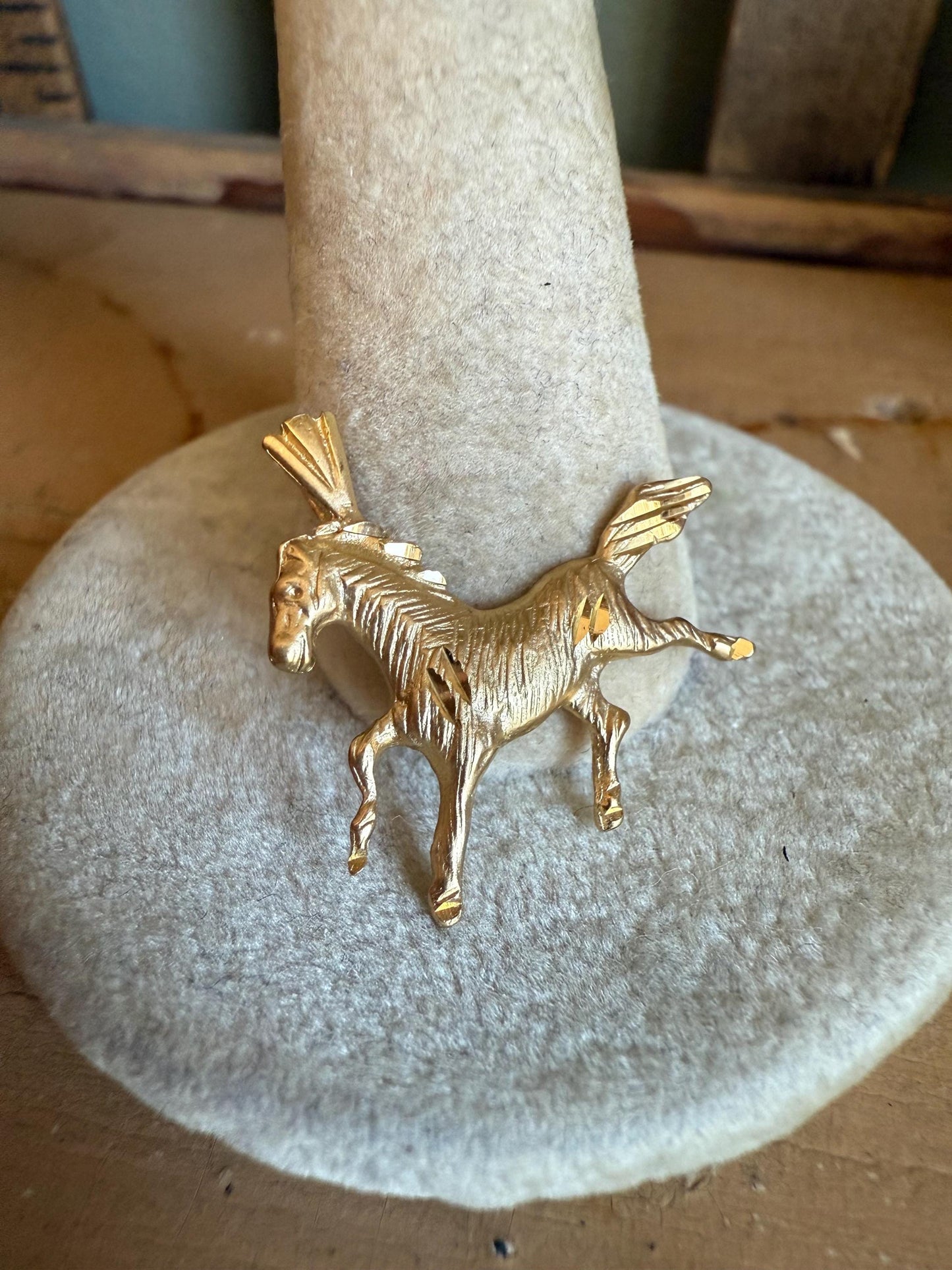 c1980 Vintage 14K Yellow Gold Galloping Horse Pendant