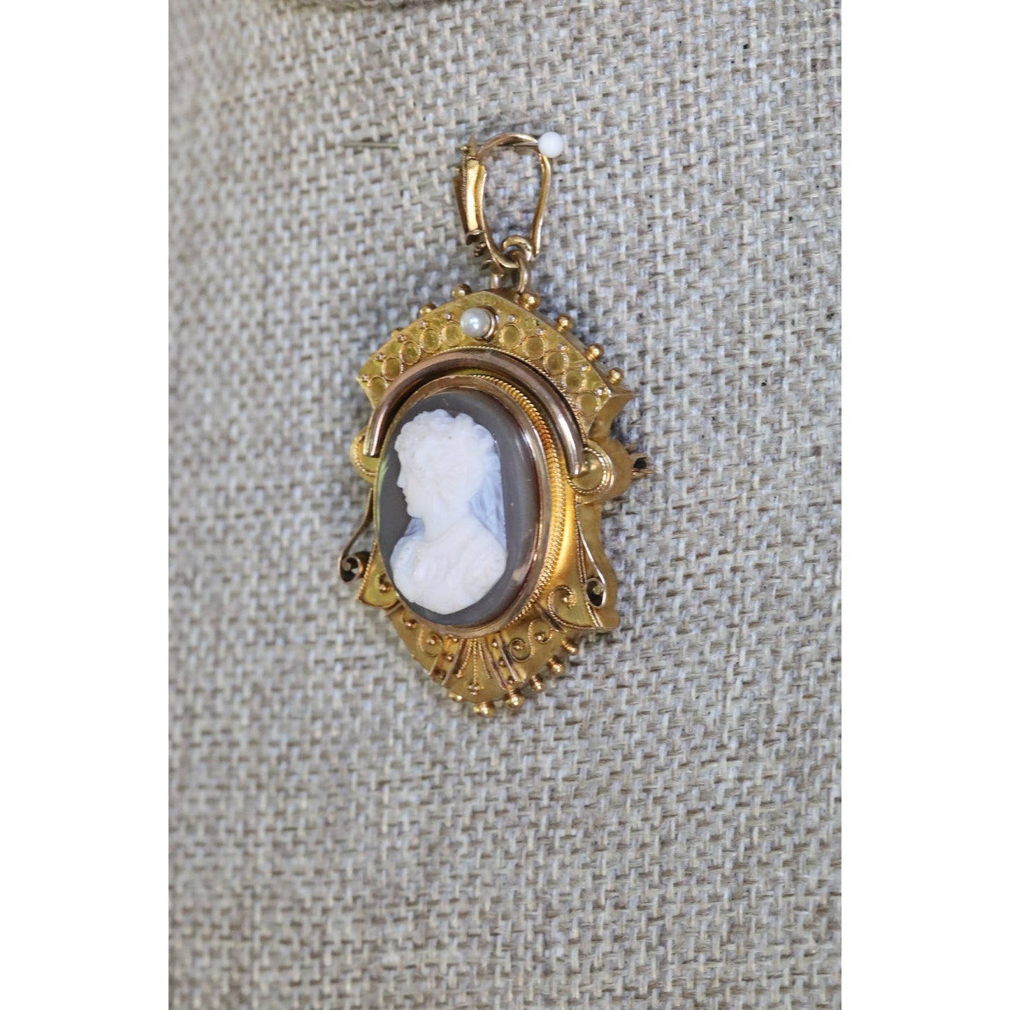 c1880 Antique Etruscan Revival 14K Yellow Gold Banded Agate Carved Cameo Brooch Pendant