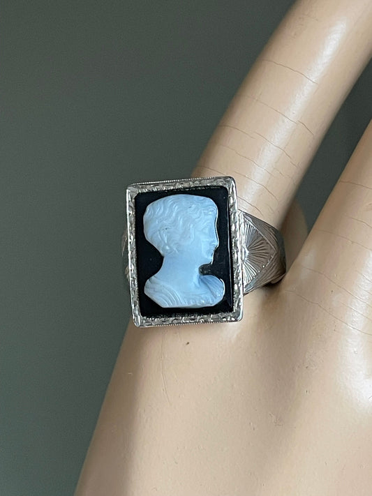 14K Gold Art Deco Agate Cameo Ring: 1920s Flapper