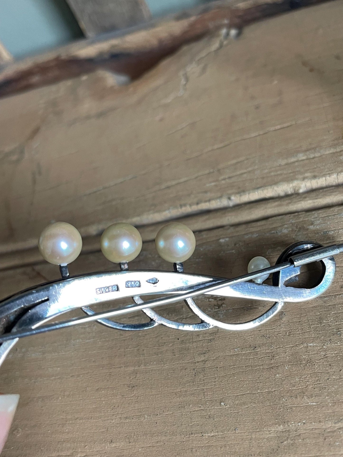 Mid Century 950 Silver Engraved Ribbon Pearl Brooch