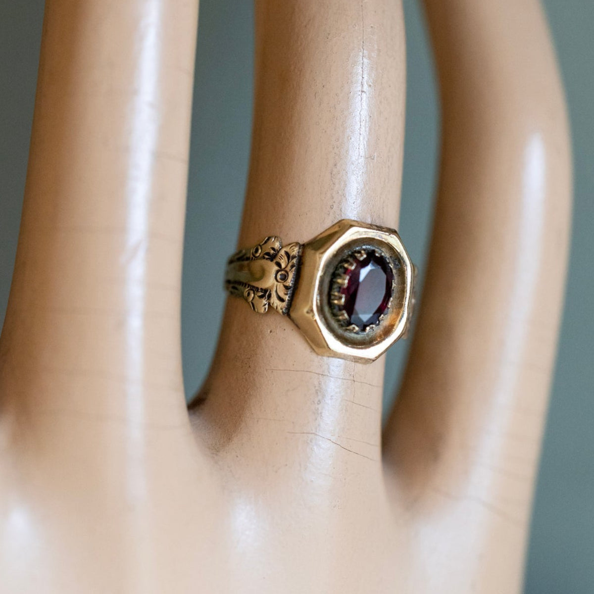 Antique 10K Yellow Gold Oval Cut Garnet Ring