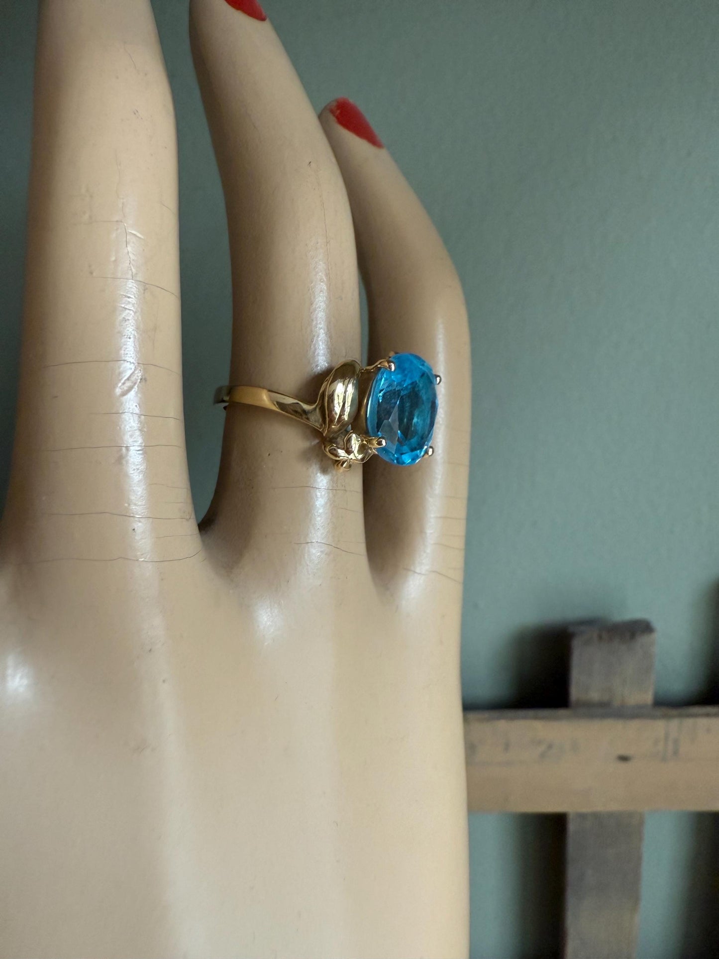 Vintage 14K Yellow Gold Oval Cut Blue Topaz Ring