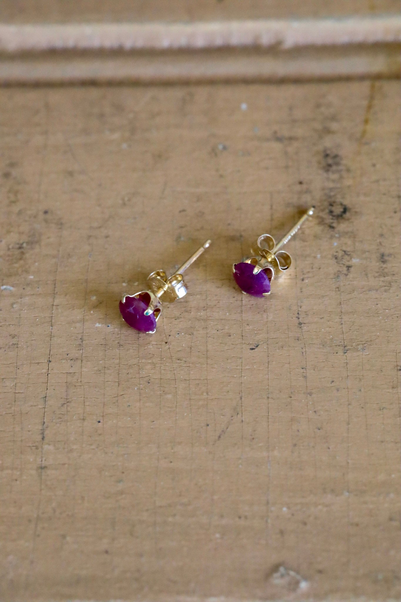 Vintage 14K Yellow Gold Round Cut Ruby Stud Earrings