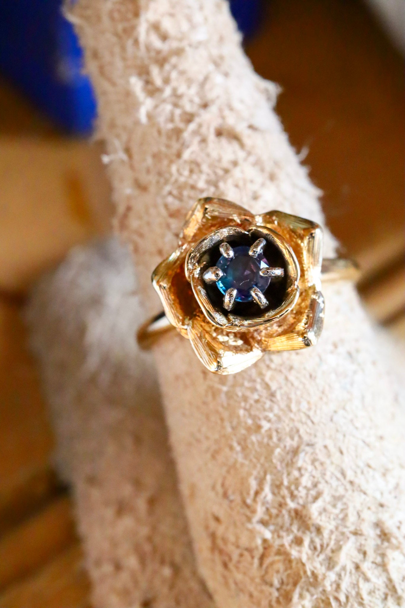 A Magical Vintage 14K Yellow Gold Rose Ring Set with a Alexandrite