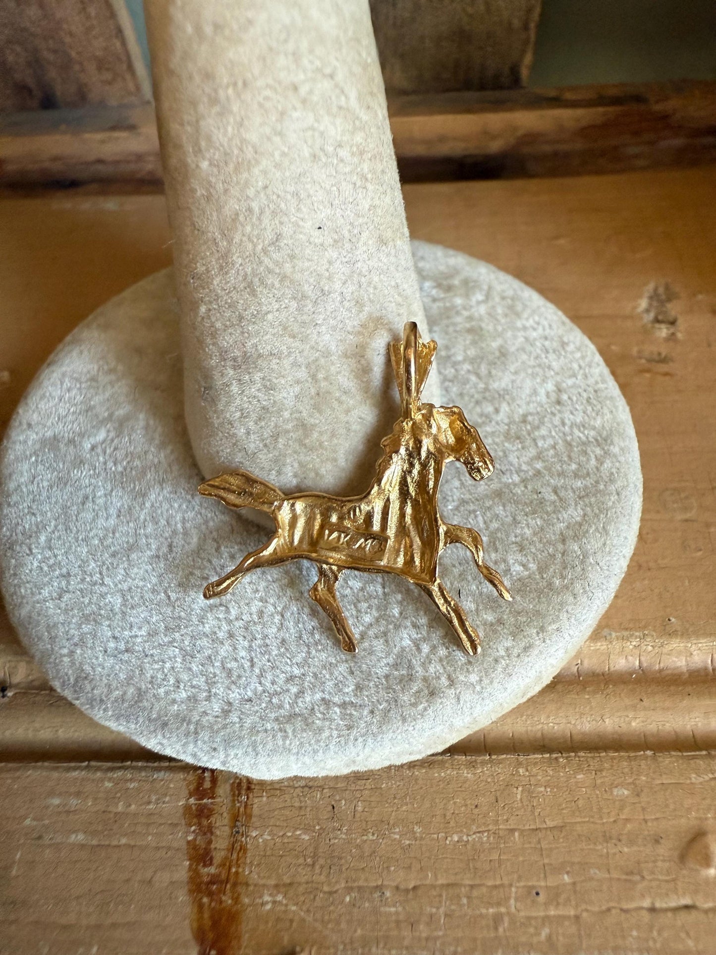 c1980 Vintage 14K Yellow Gold Galloping Horse Pendant