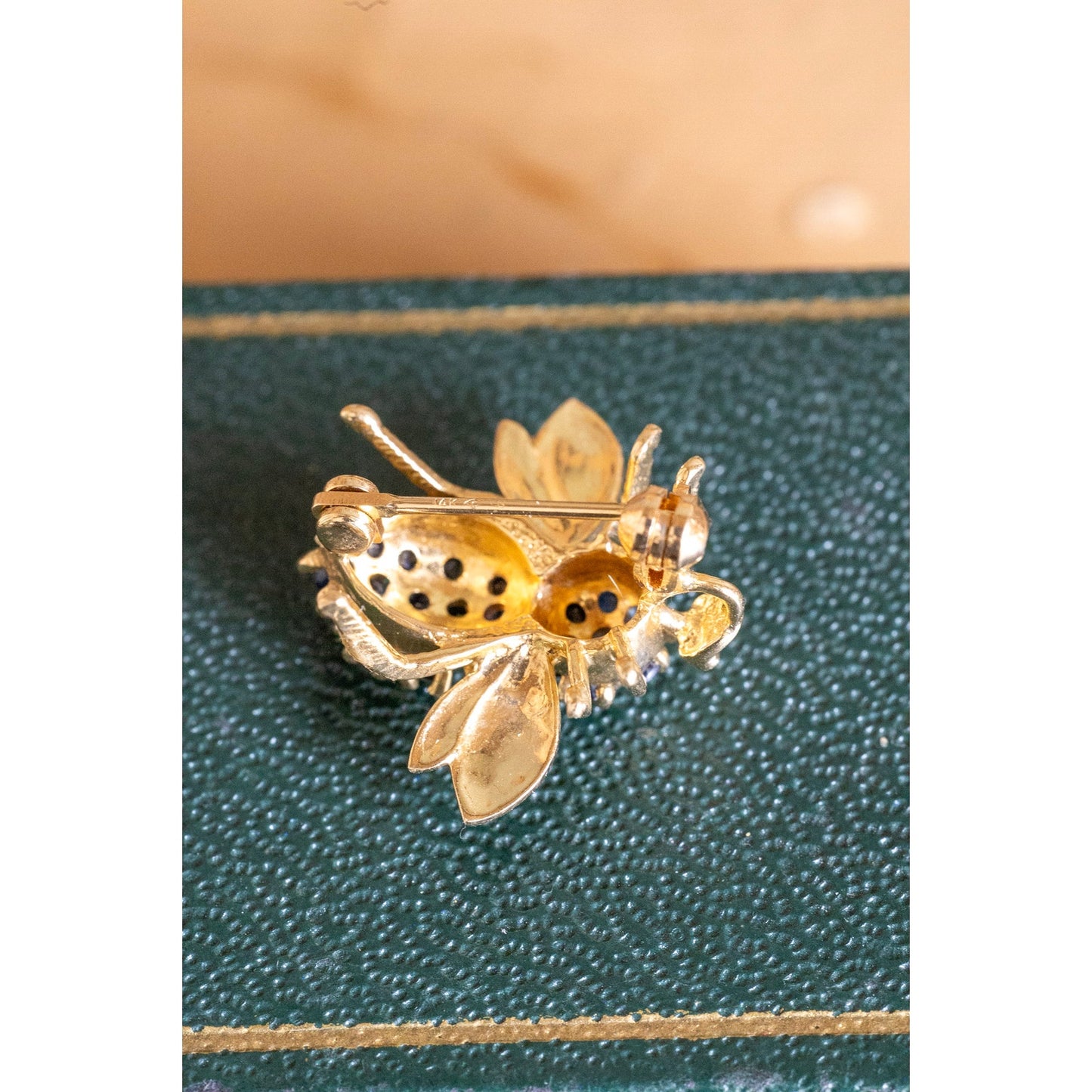Vintage 14k Yellow Gold Natural Sapphire Bee Brooch