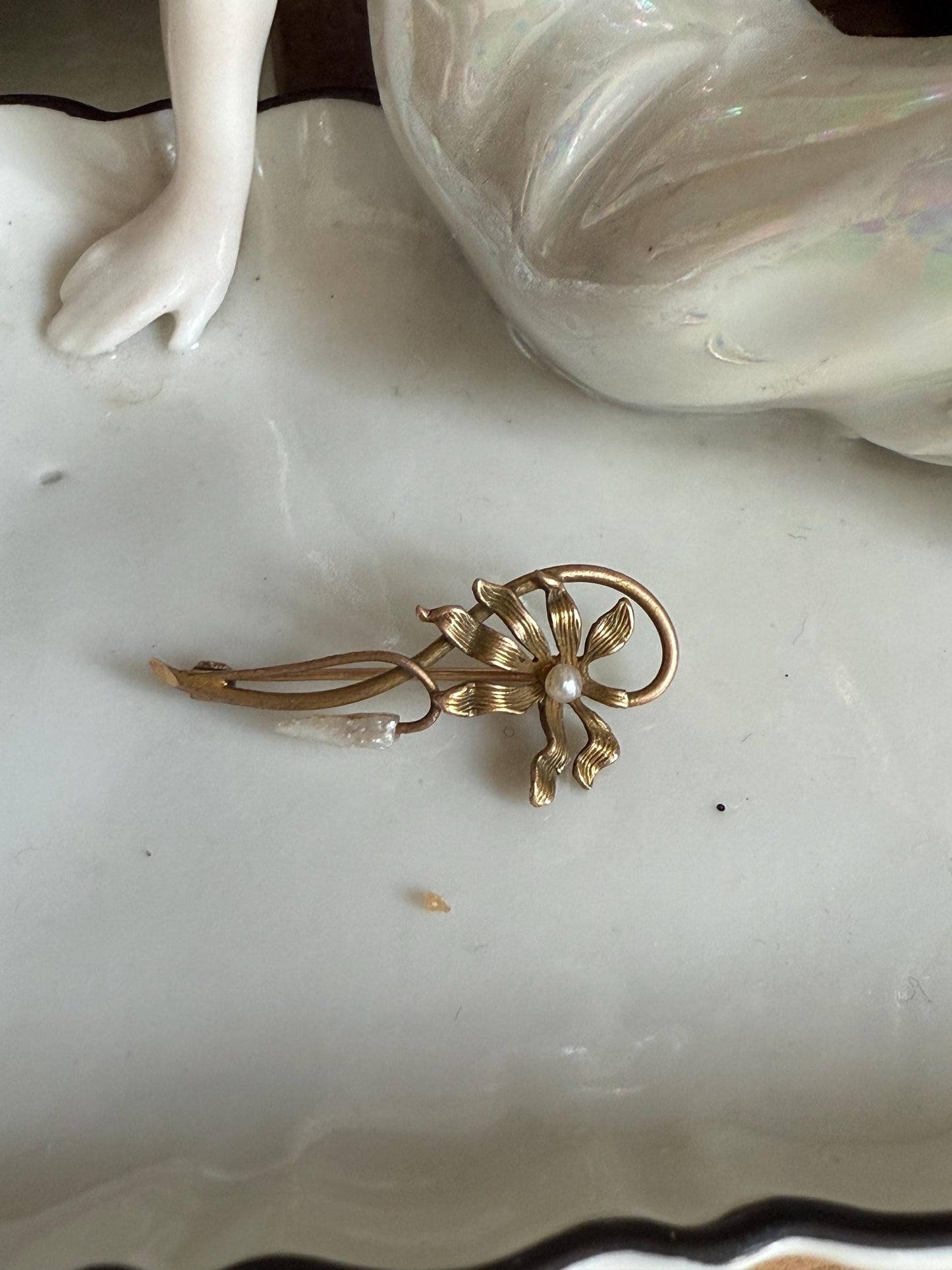 Antique Edwardian c1910 10K Yellow Gold Flower Brooch with Natural Pearls