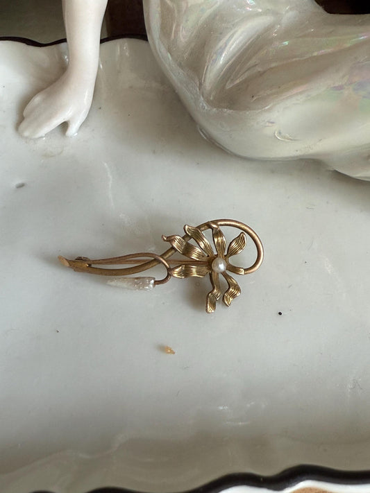 Antique Edwardian c1910 10K Yellow Gold Flower Brooch with Natural Pearls