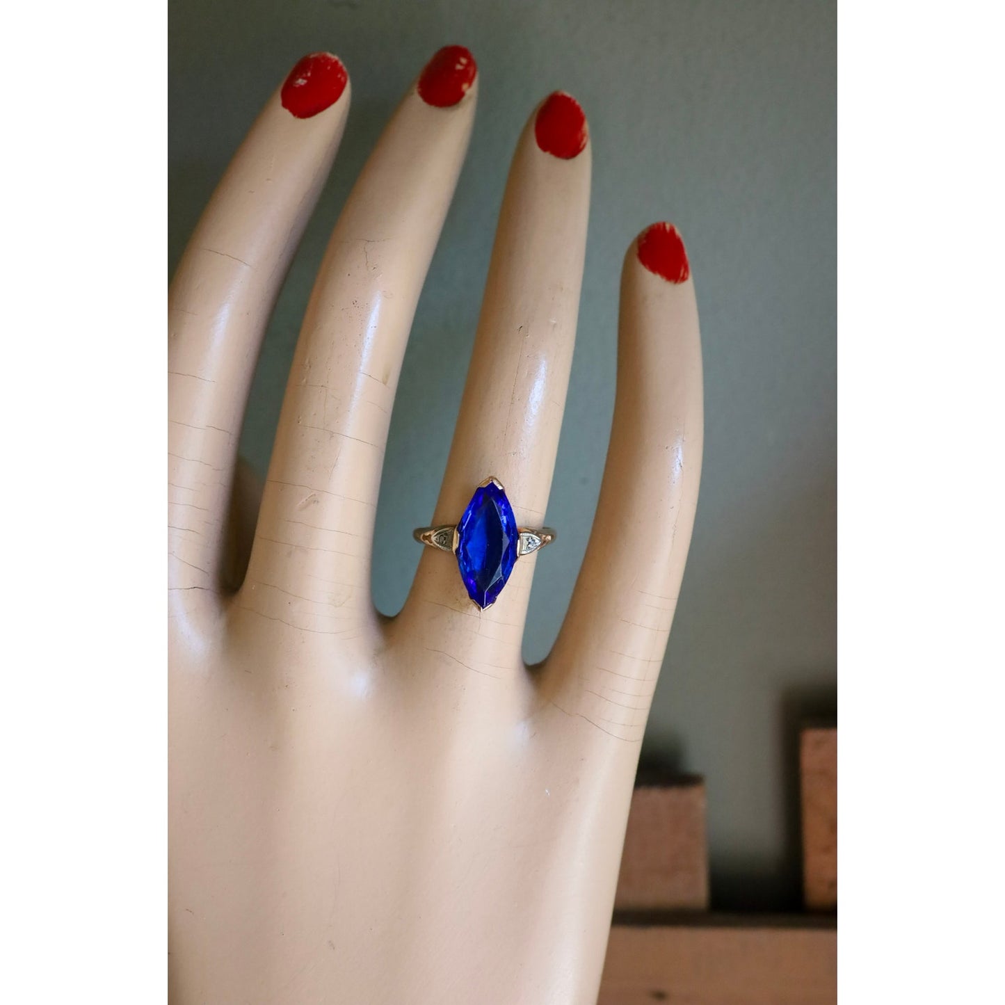 c1940 10K Yellow Gold Imitation Sapphire and Diamond Ring
