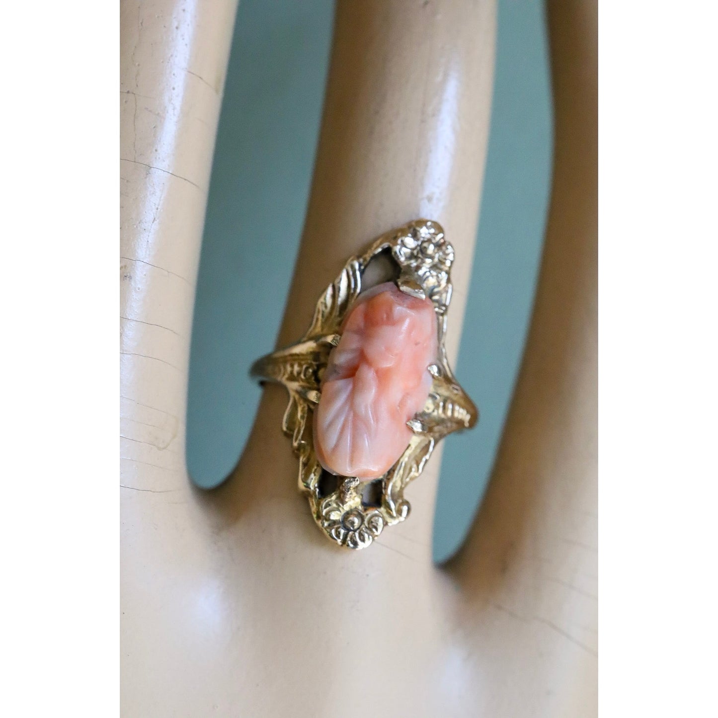 Antique Late Arts and Crafts Art Nouveau Edwardian 10K Gold Coral Cameo Ring