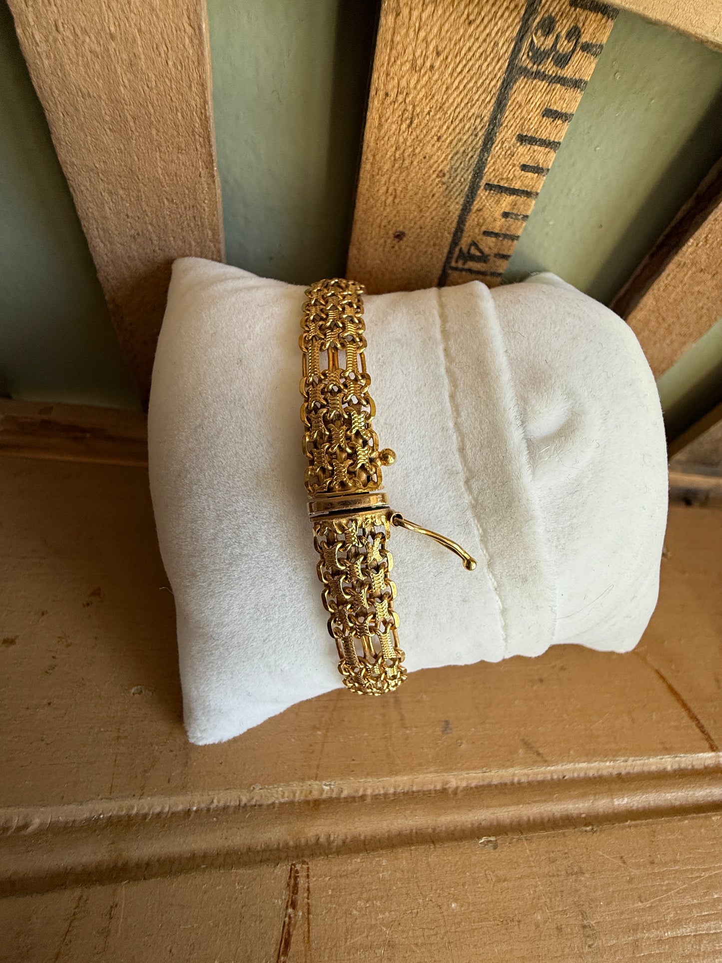 Pick a 14K Yellow Gold Vintage Link Bracelet c1990