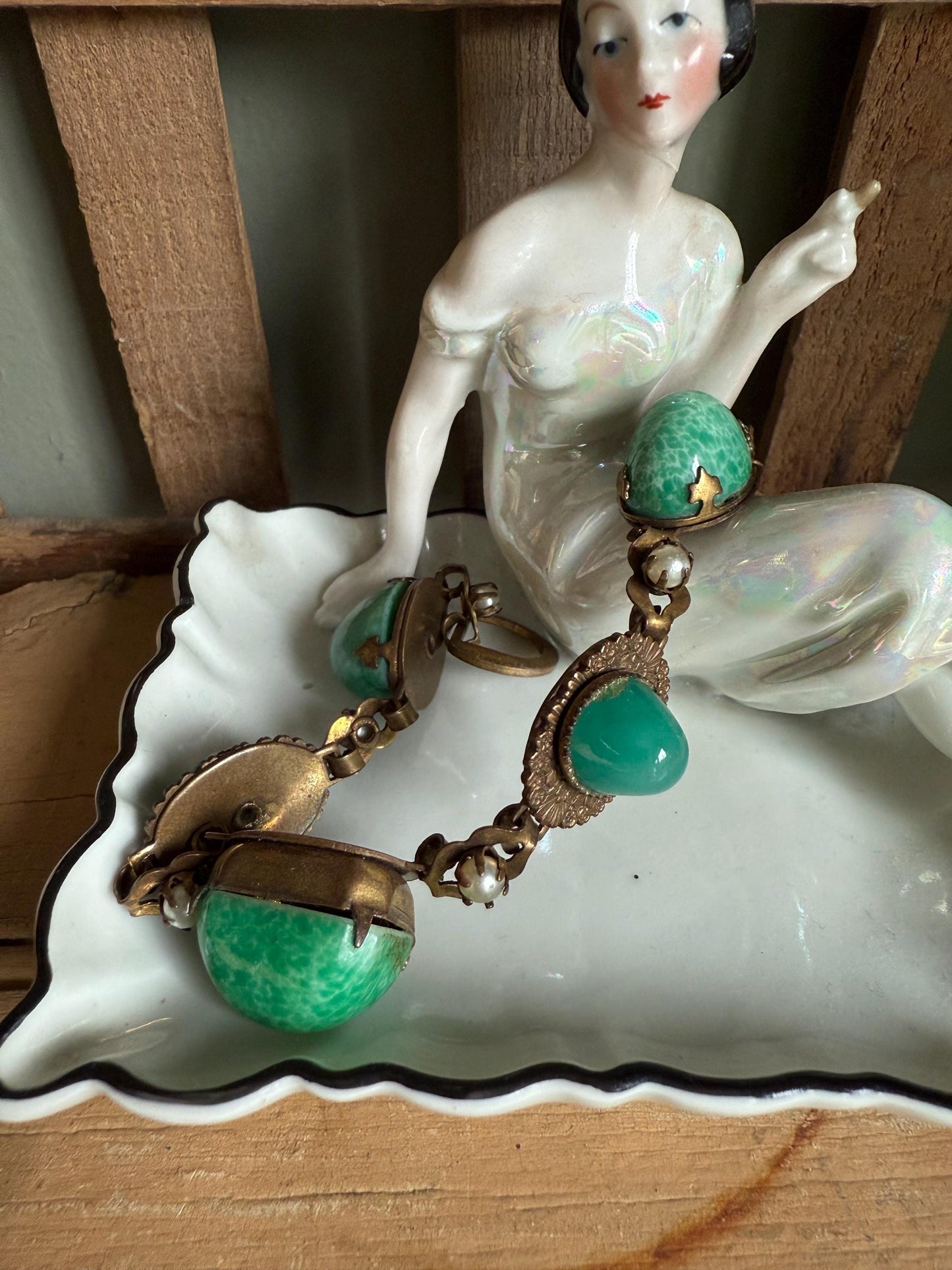 1930-1940 Art Deco Peking Glass Link Bracelet