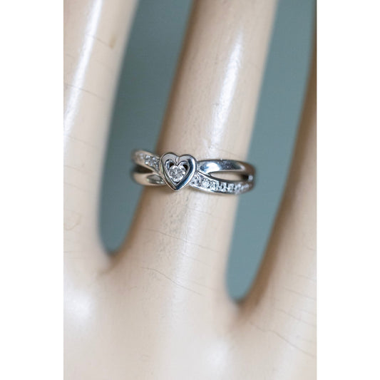 Sweet Vintage 10K White Gold Diamond Set Heart Ring