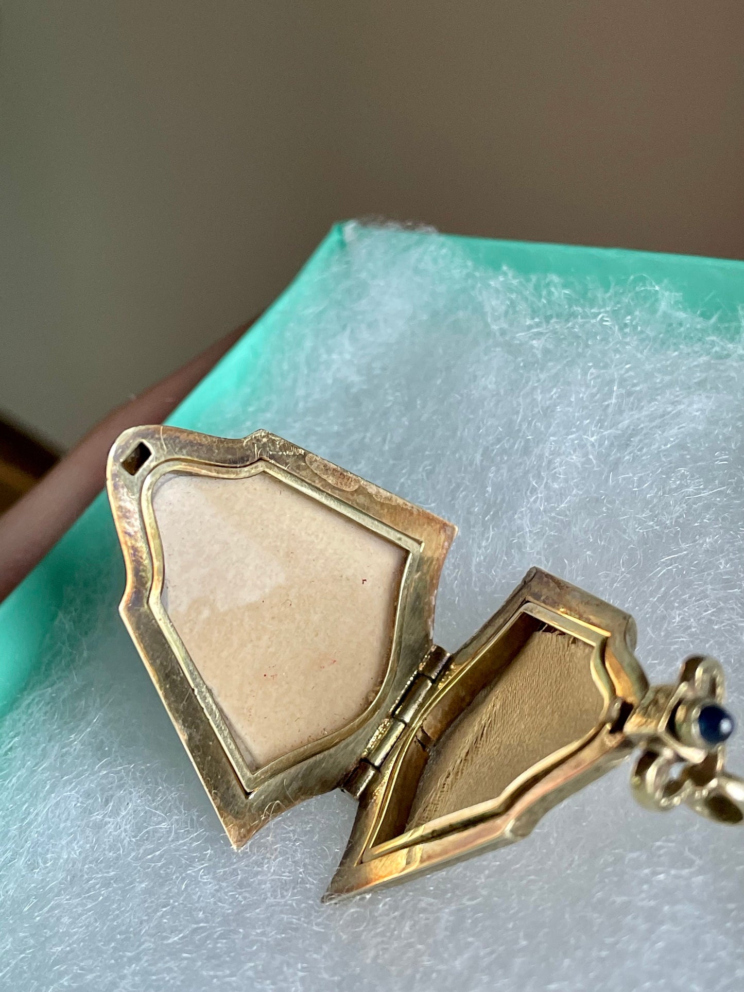 An Fine Edwardian 14K Yellow Gold Engine Turned Locket with Sapphire Cabochon Push Clasp