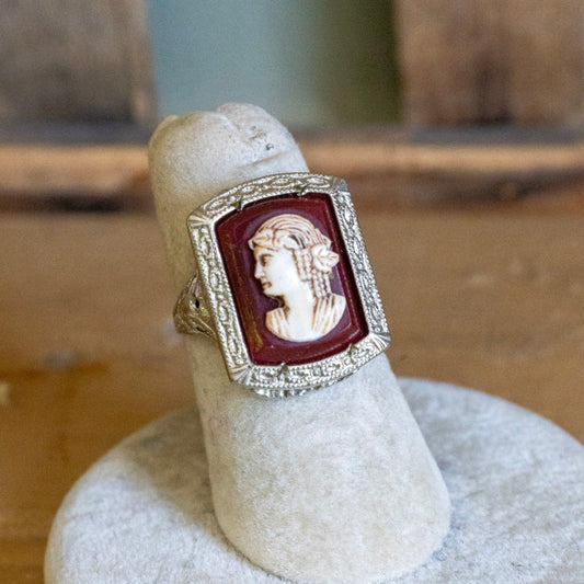 A 1930's Glass Cameo Costume Filigree Ring