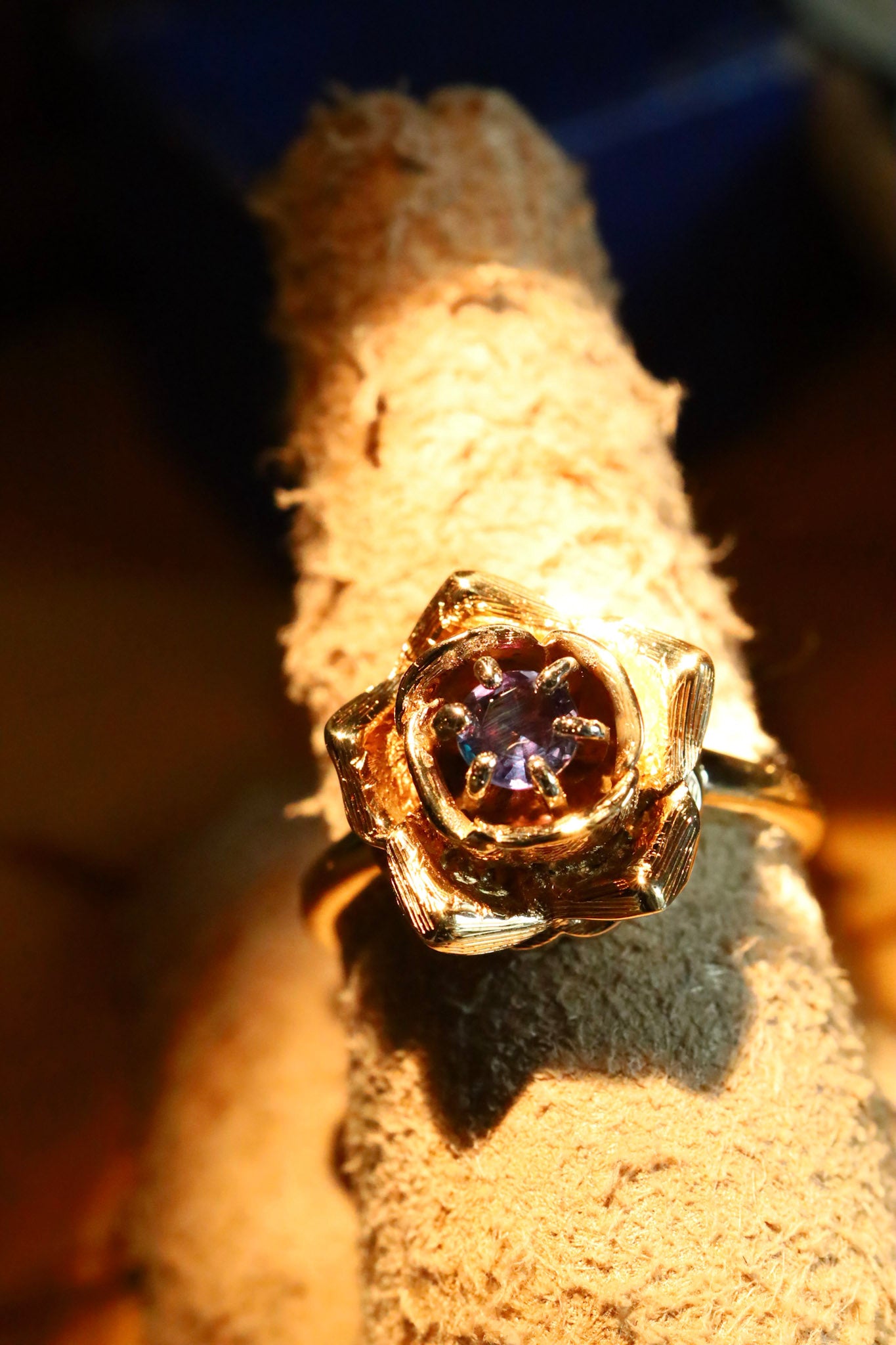 A Magical Vintage 14K Yellow Gold Rose Ring Set with a Alexandrite
