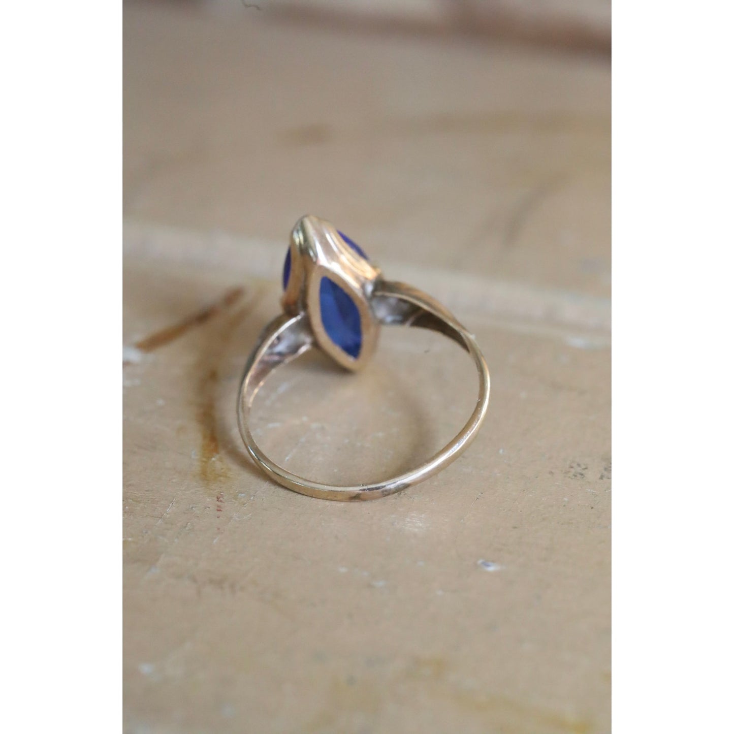 c1940 10K Yellow Gold Imitation Sapphire and Diamond Ring