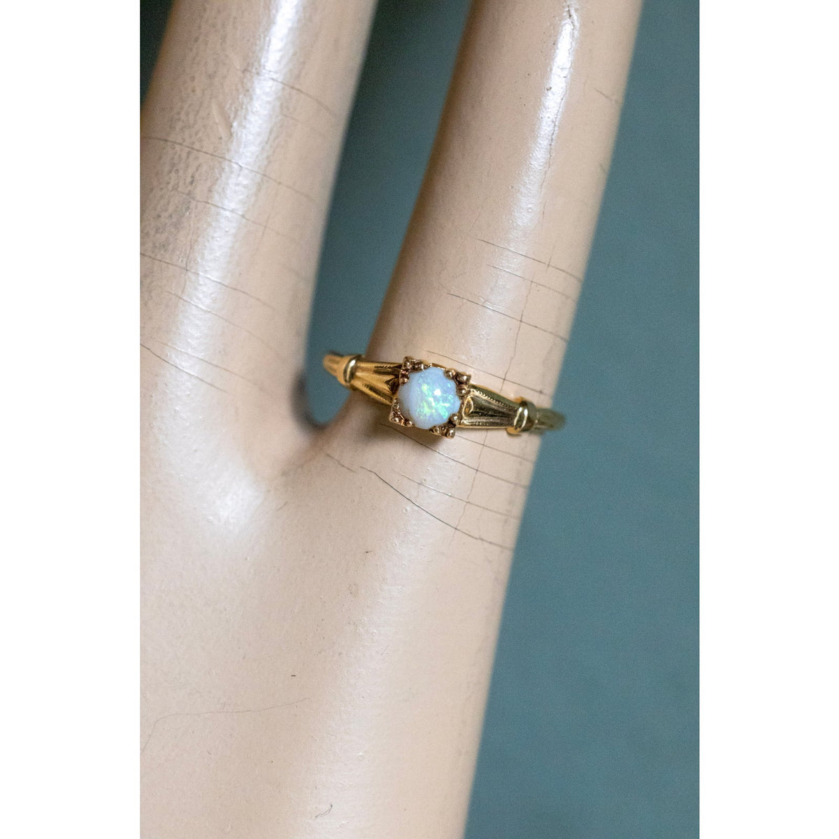 Sweet 10K Yellow Gold Vintage Opal Ring