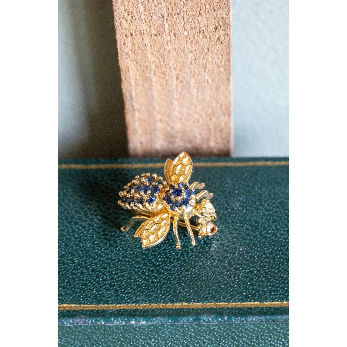 Vintage 14k Yellow Gold Natural Sapphire Bee Brooch