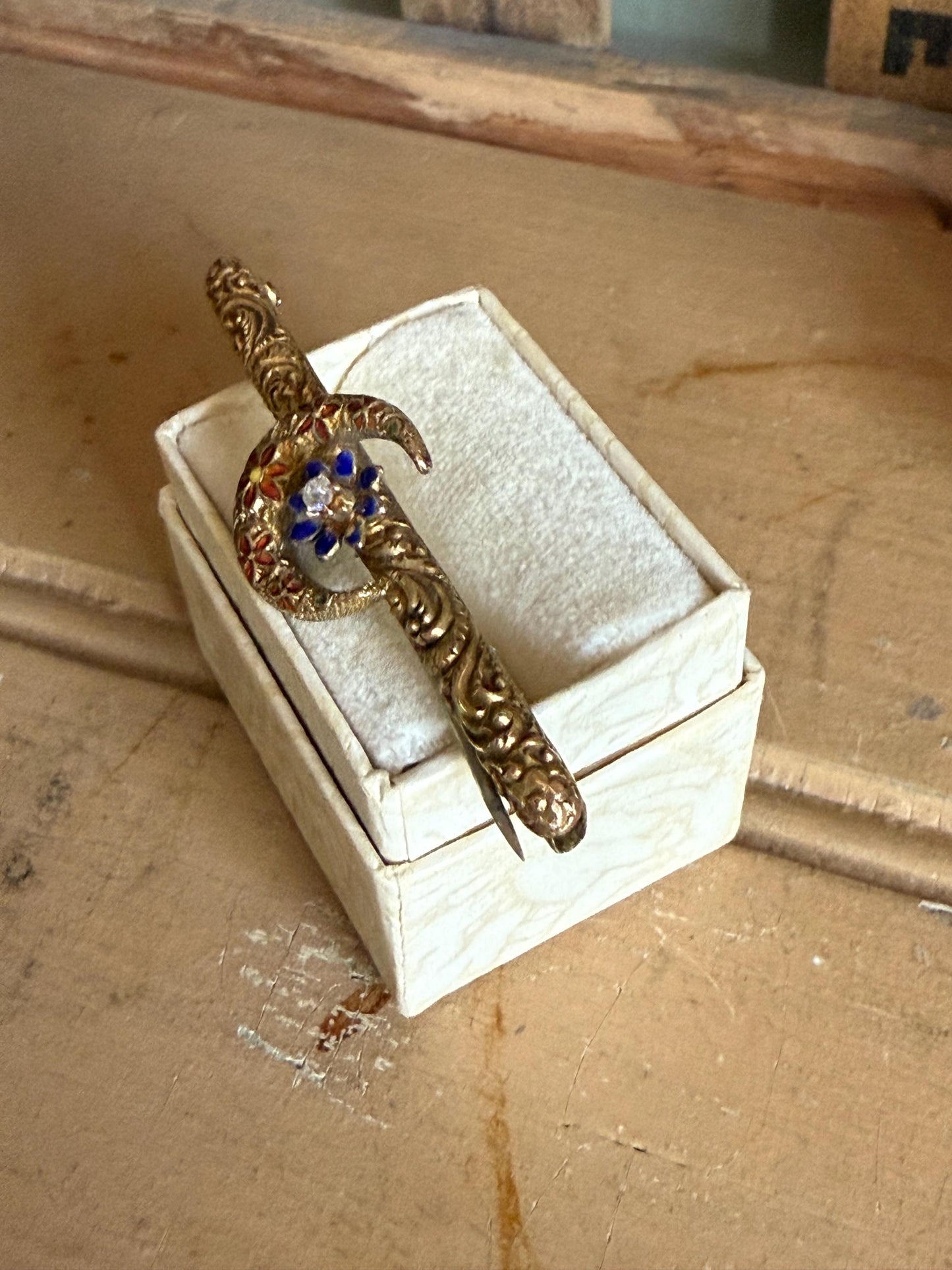 c1900 Edwardian 9-10K Gold Edwardian Cresecent Moon set with Diamond Brooch