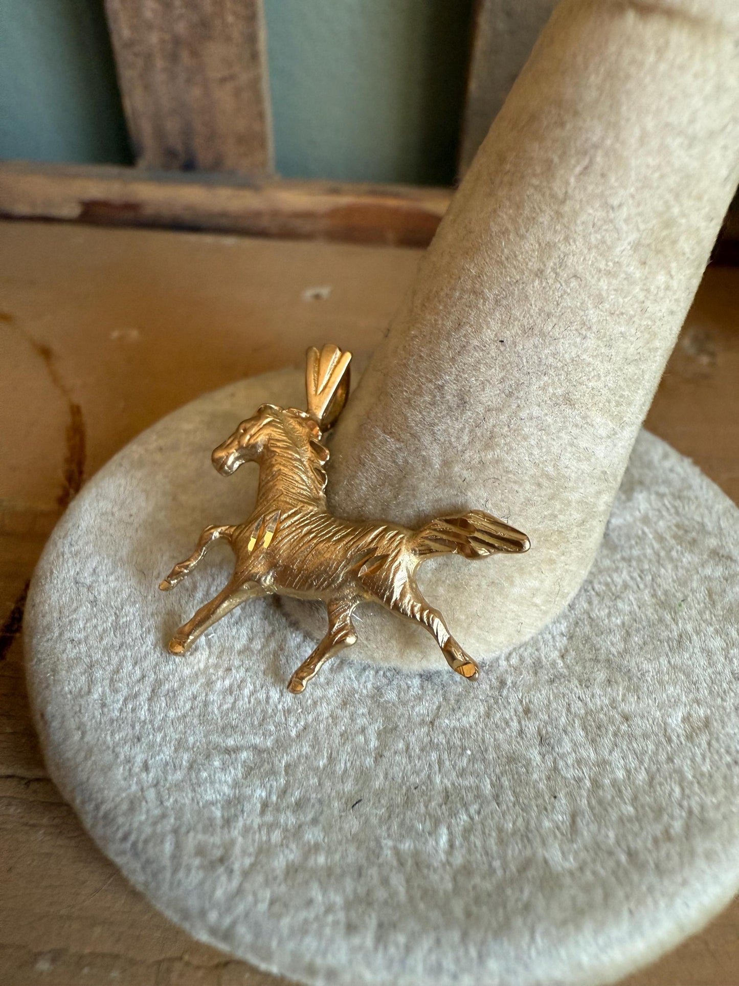 c1980 Vintage 14K Yellow Gold Galloping Horse Pendant