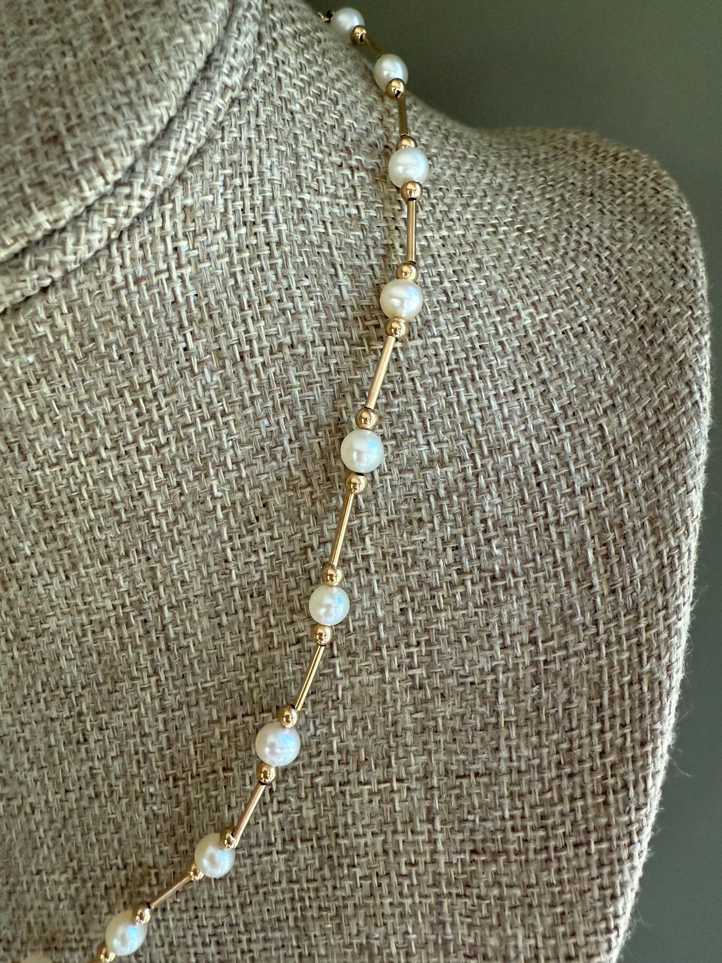 1980-1990 Vintage 14K Yellow Gold Tubular Link and Cultured Pearl Necklace