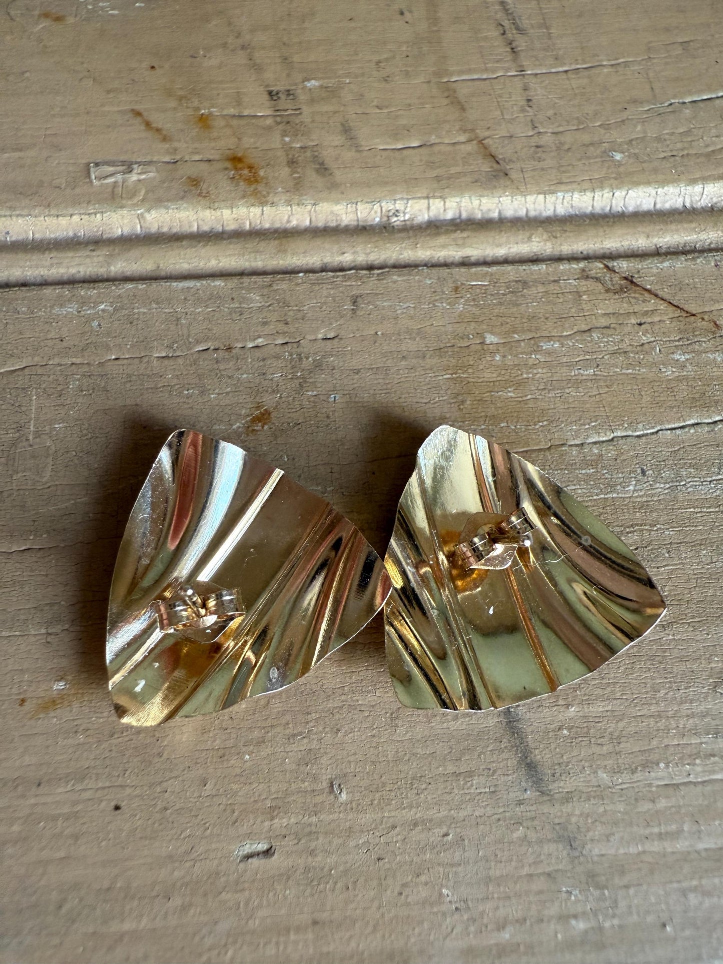 Vintage c1980 14K Yellow Gold Triangular Shaped Earrings