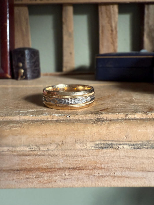 Beautiful Solid Gold Vintage Bi-Color Engraved Band Ring