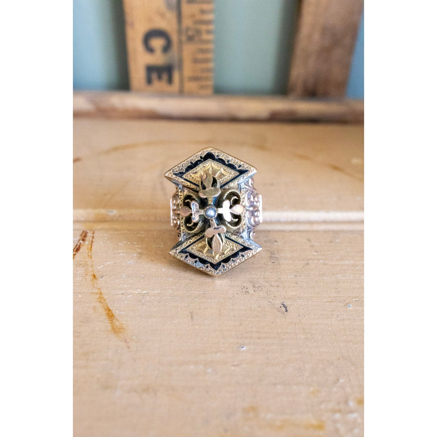 A One of a Kind Victorian Taille d'épargne Black Tracery Pearl Ring