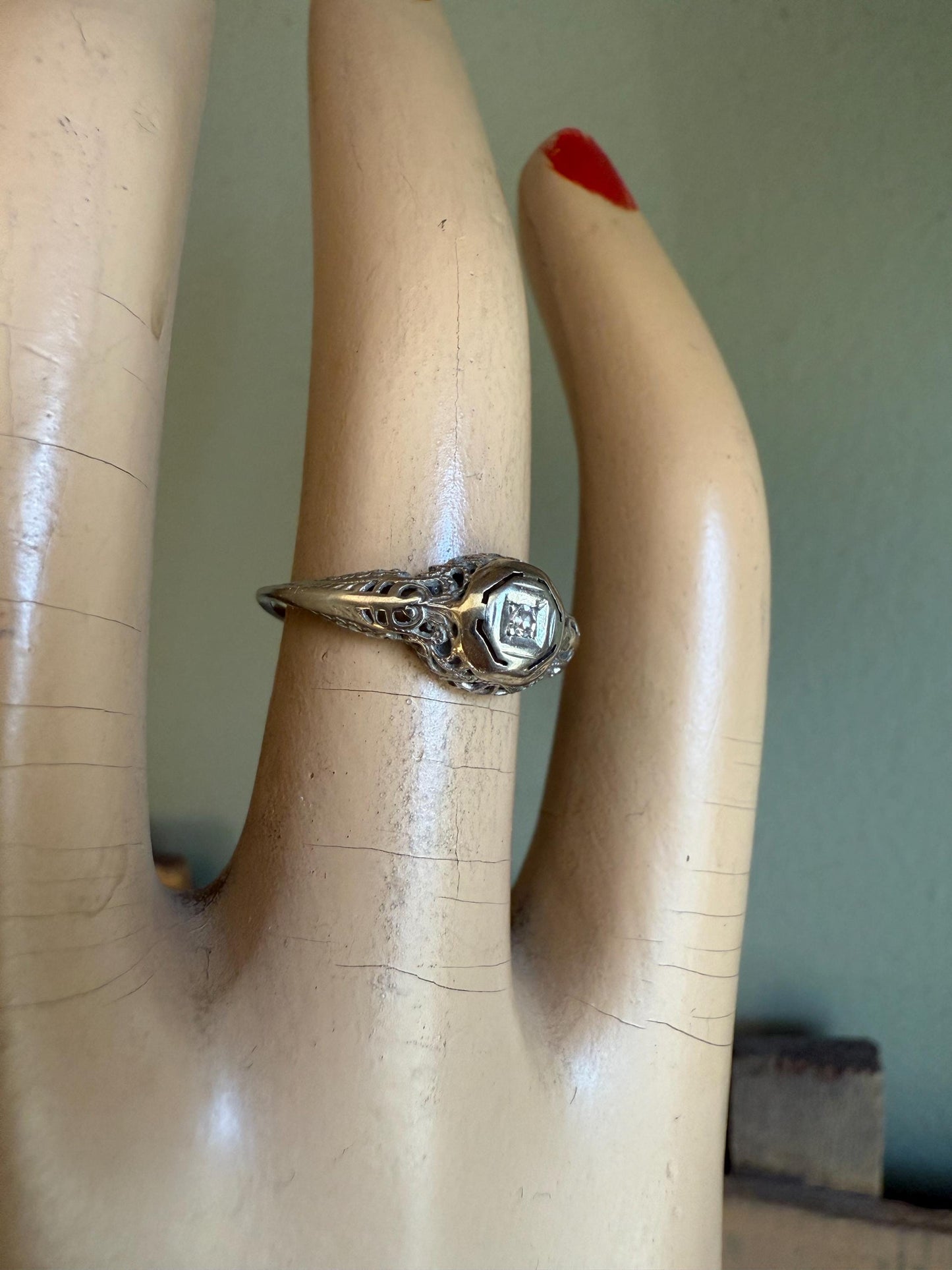 c1930 Vintage Art Deco 14 White Gold Diamond Filigree Ring